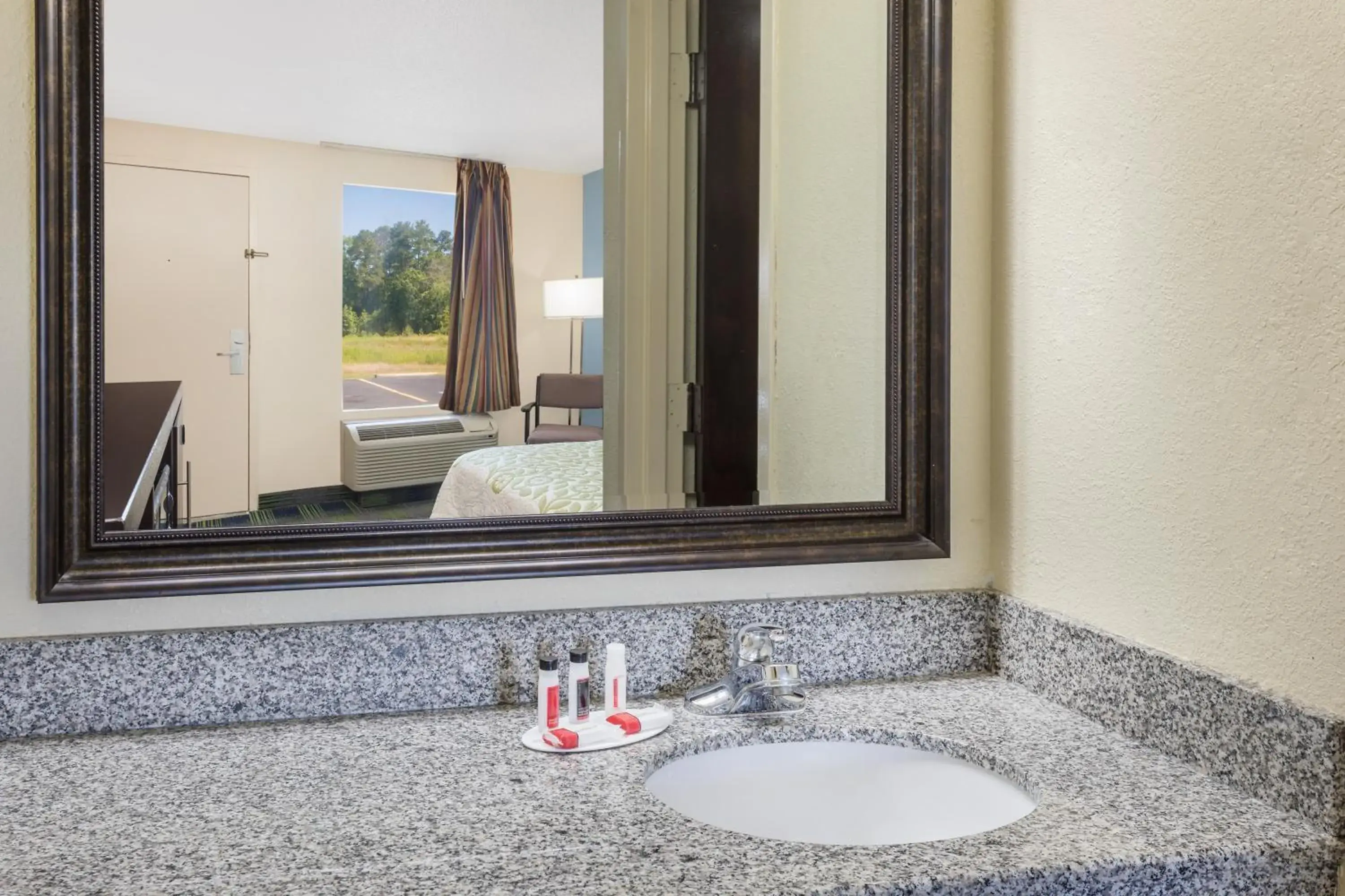 Deluxe Double Room with Two Double Beds - Non-Smoking in Days Inn by Wyndham Newberry South Carolina Deluxe Double Room with Two Double Beds - Non-Smoking in Days Inn by Wyndham Newberry South Carolina