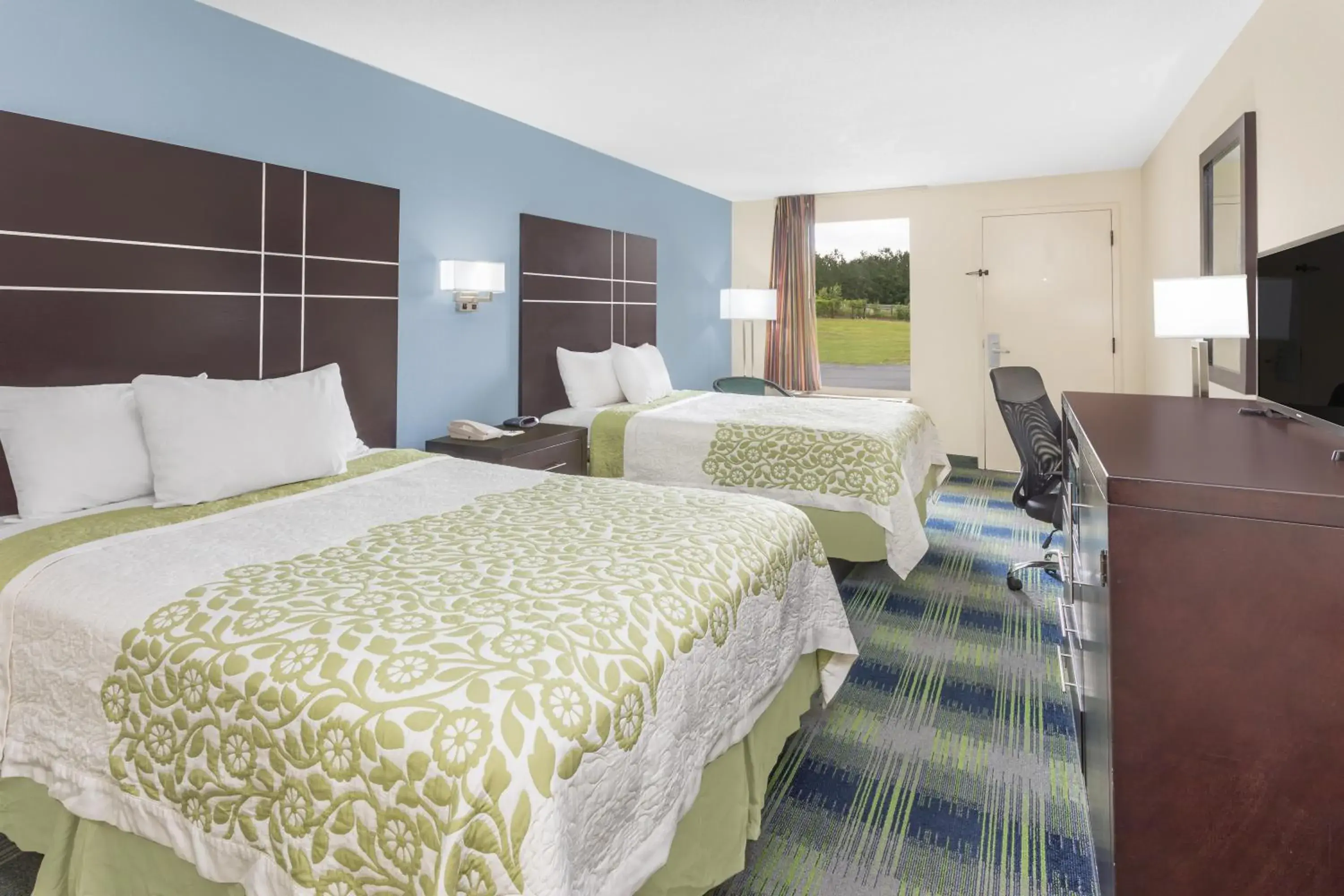 Double Room with Two Double Beds - Smoking in Days Inn by Wyndham Newberry South Carolina Double Room with Two Double Beds - Smoking in Days Inn by Wyndham Newberry South Carolina