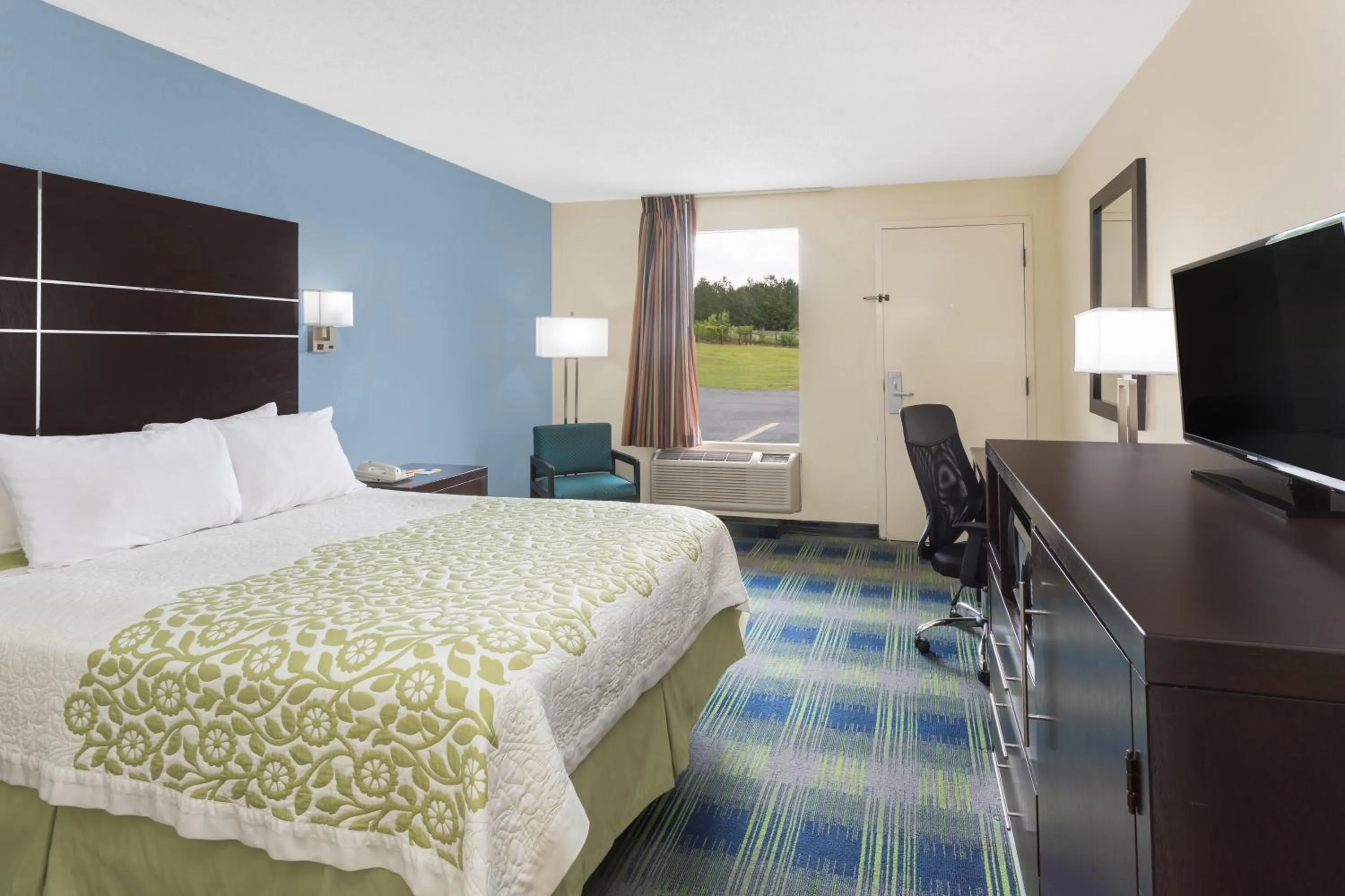 Bedroom, Bed in Days Inn by Wyndham Newberry South Carolina