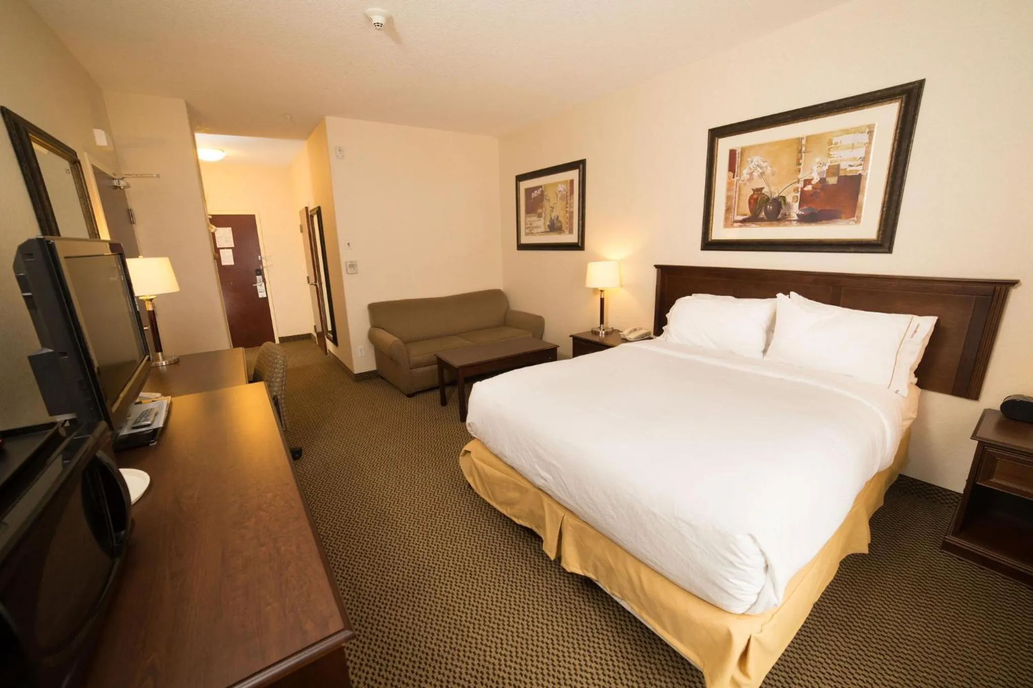 Photo of the whole room, Bed in Holiday Inn Express Hotel & Suites - Slave Lake by IHG