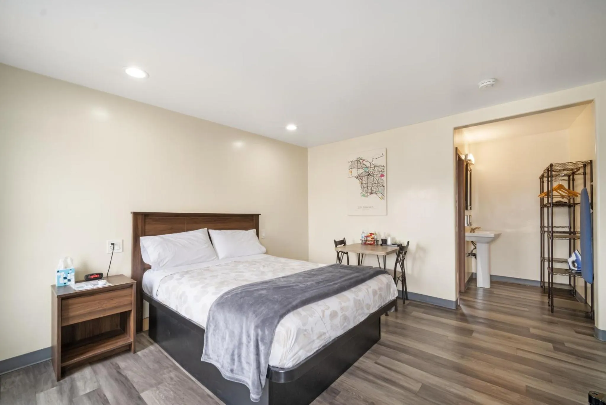 Bed in 24 Hours Motel