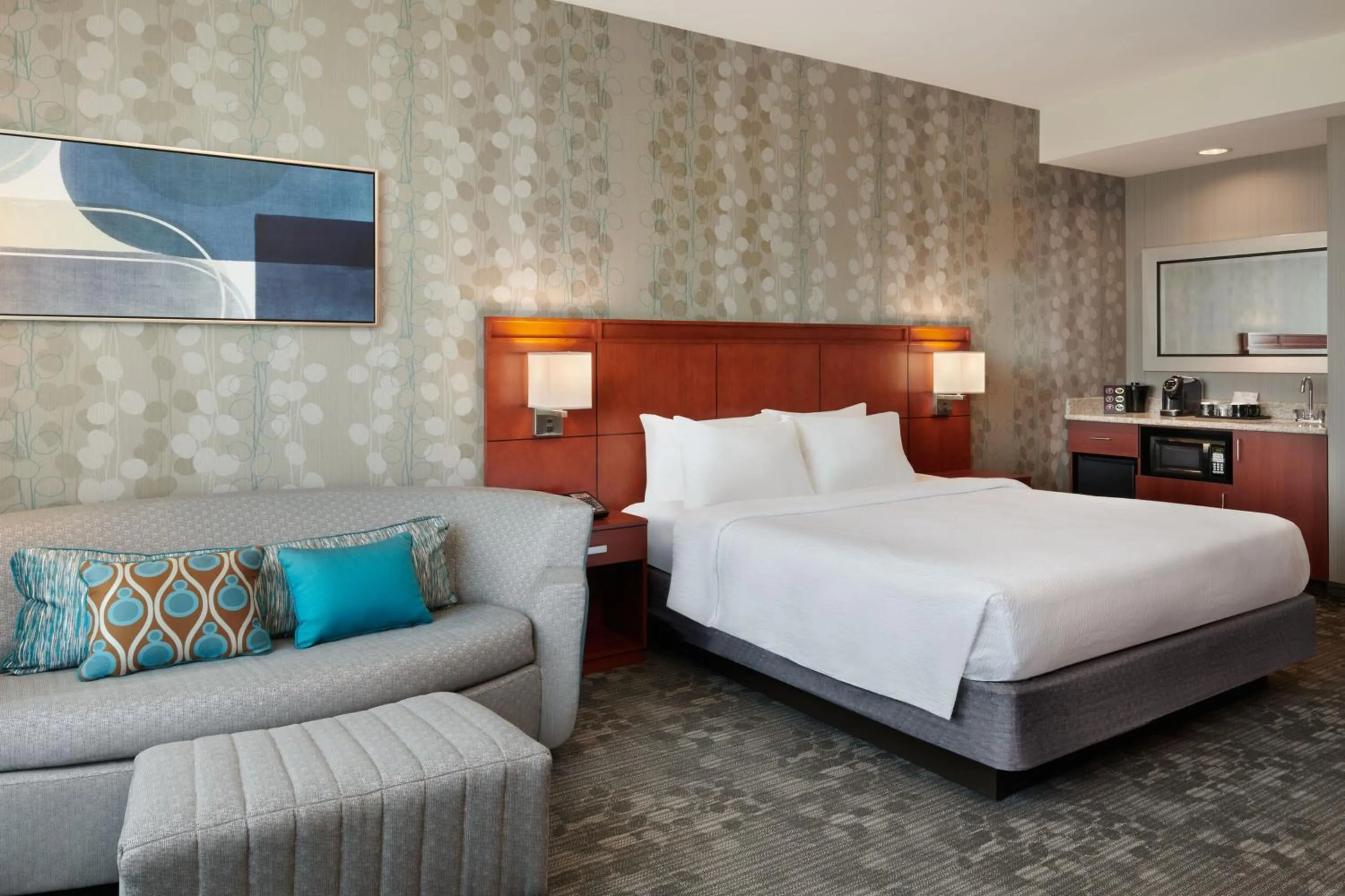 Photo of the whole room, Bed in Courtyard by Marriott Ottawa East