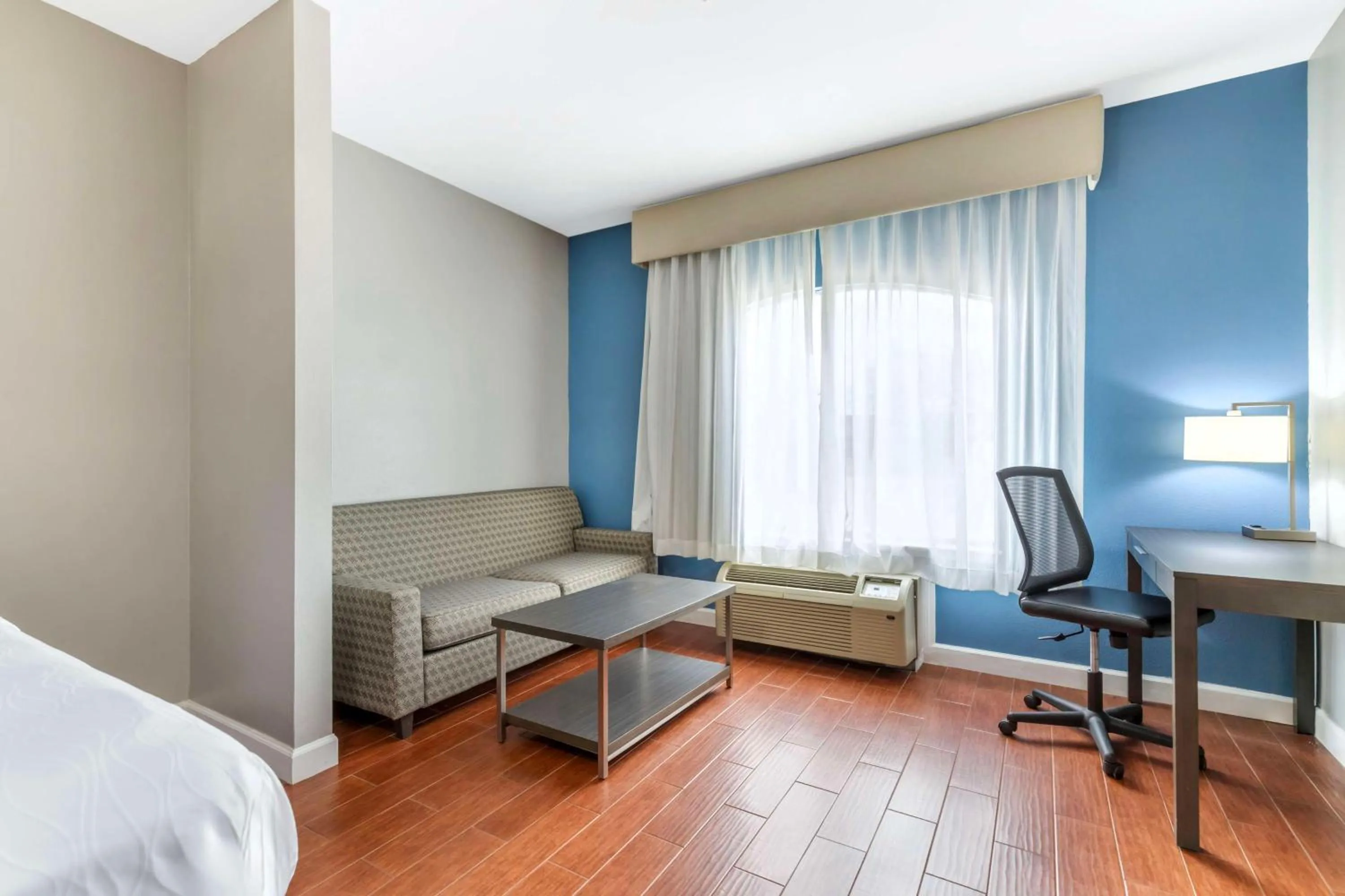 Photo of the whole room, Bed in Best Western Port Lavaca Inn