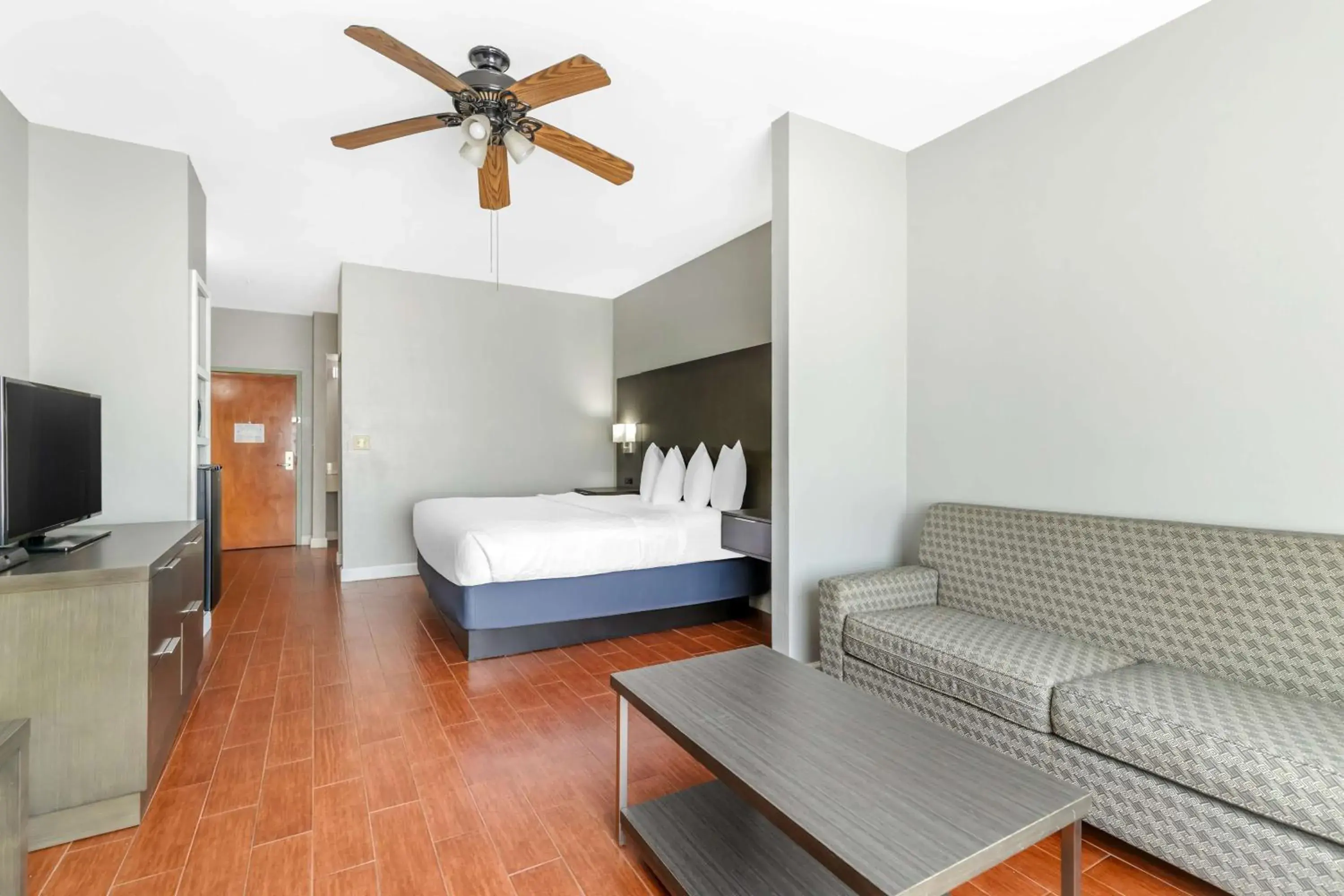 King Room with Bathtub - Disability Access/Non-Smoking in Best Western Port Lavaca Inn King Room with Bathtub - Disability Access/Non-Smoking in Best Western Port Lavaca Inn