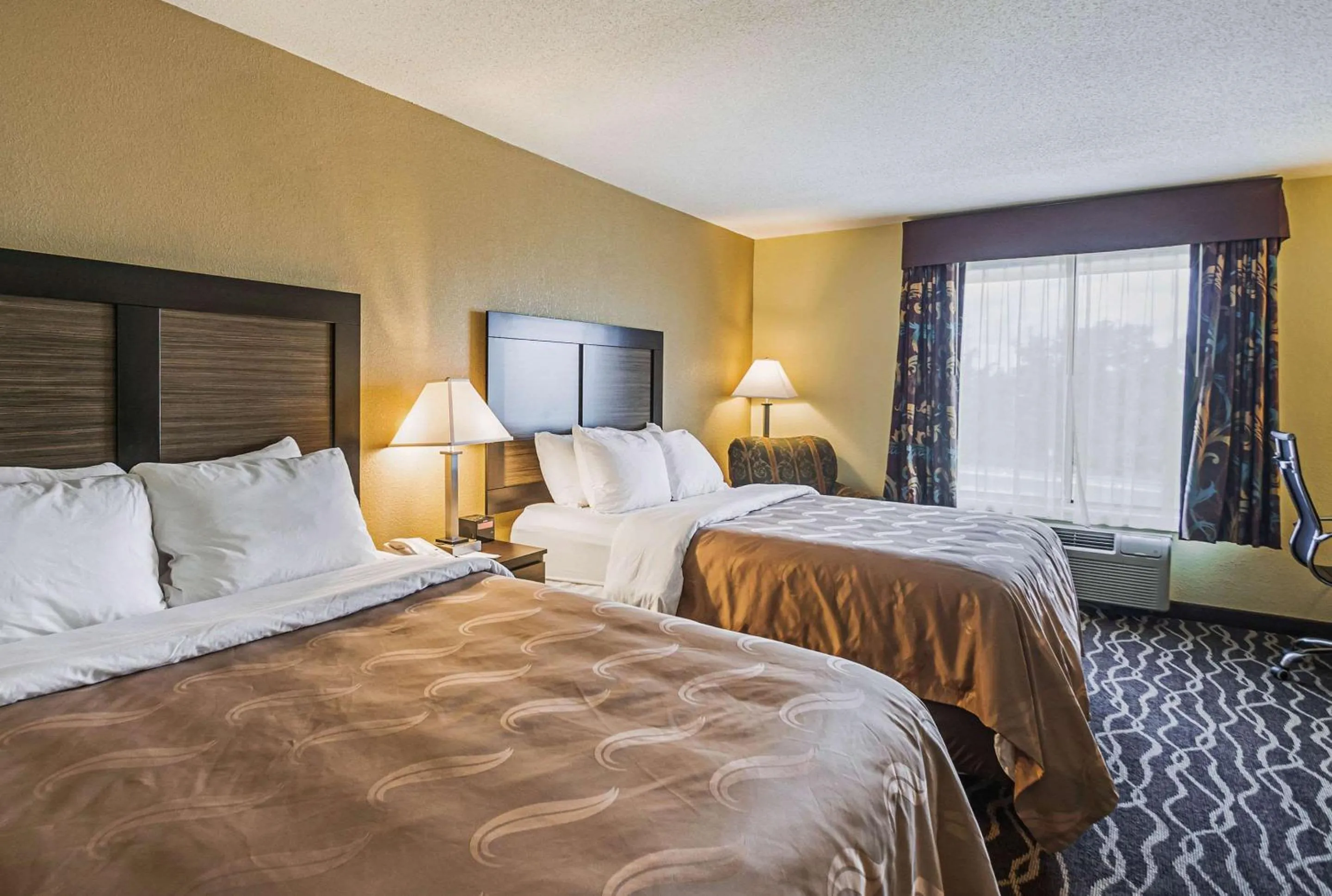 Bedroom, Bed in Quality Inn & Suites Frostburg-Cumberland
