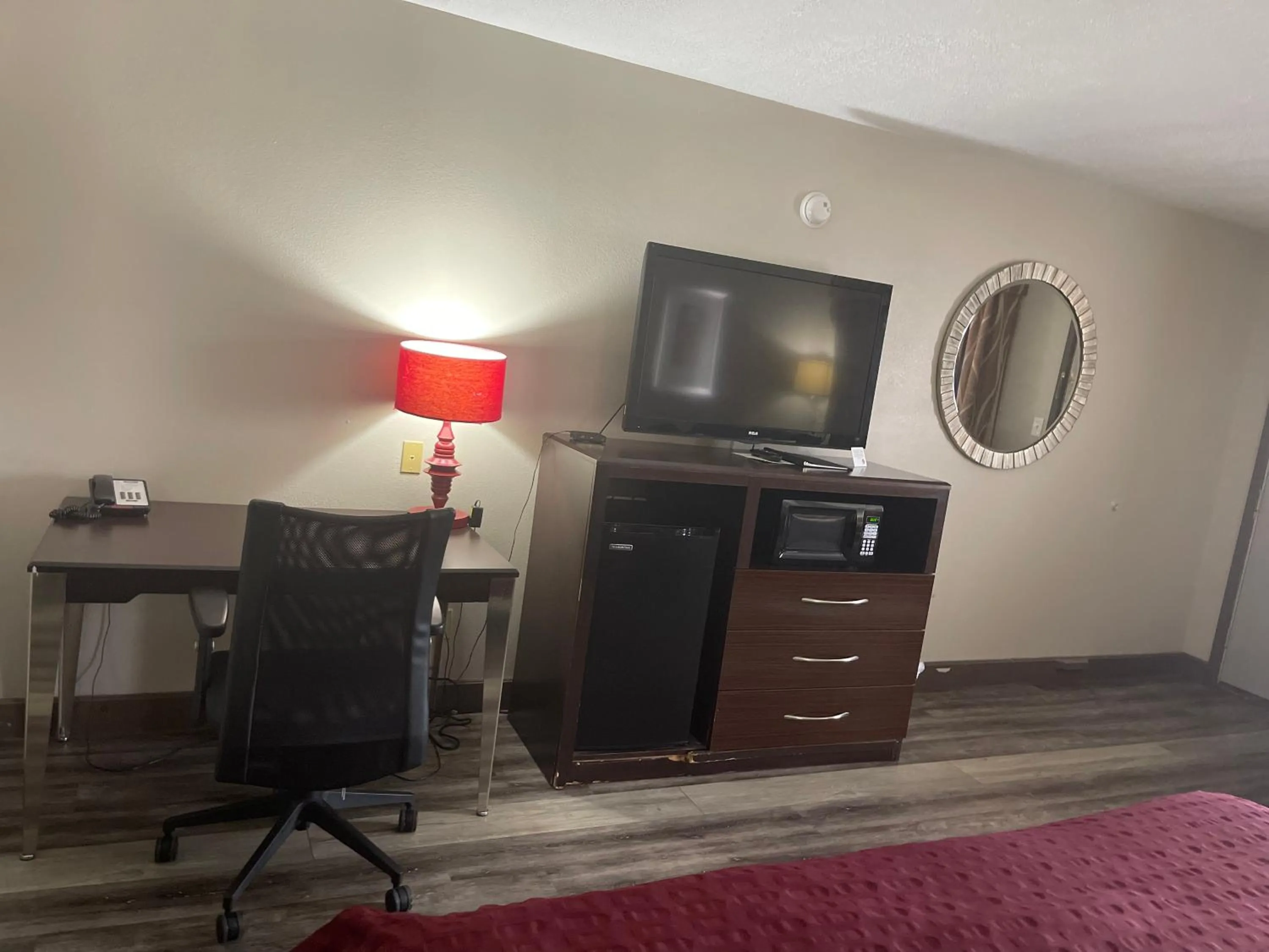 Royal Inn & Suites