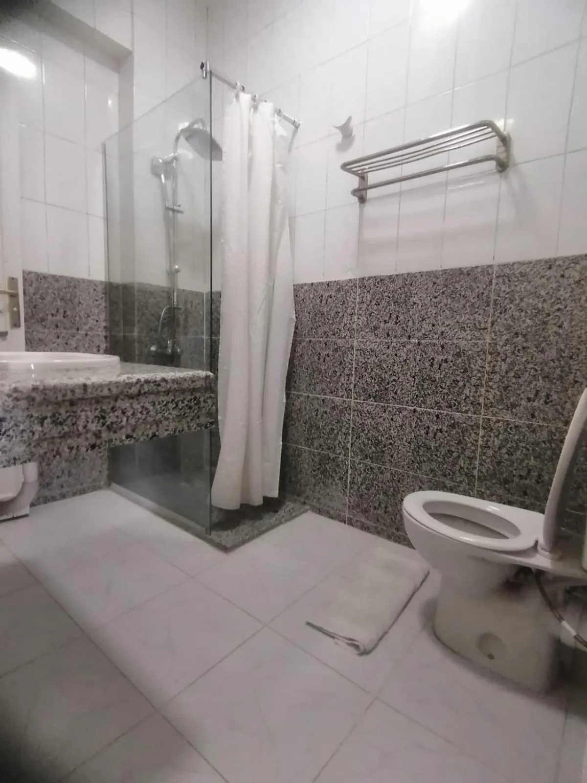 Rezeiky Hotel & Camp