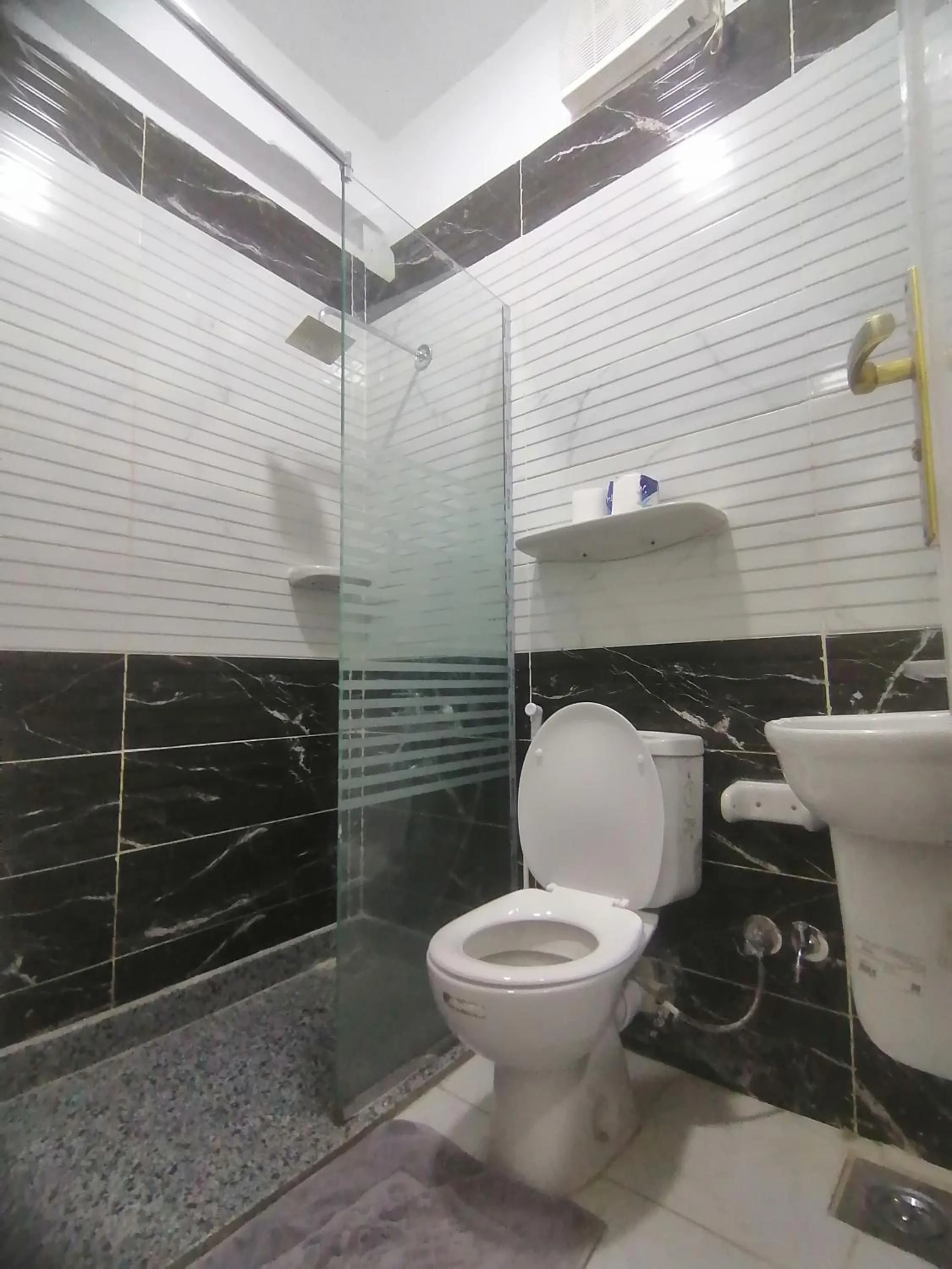 Rezeiky Hotel & Camp