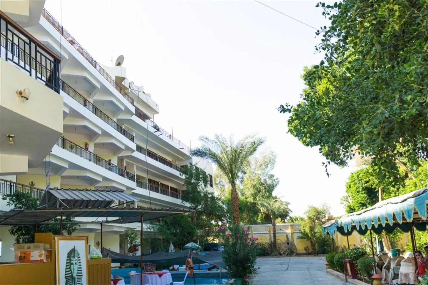 Rezeiky Hotel & Camp