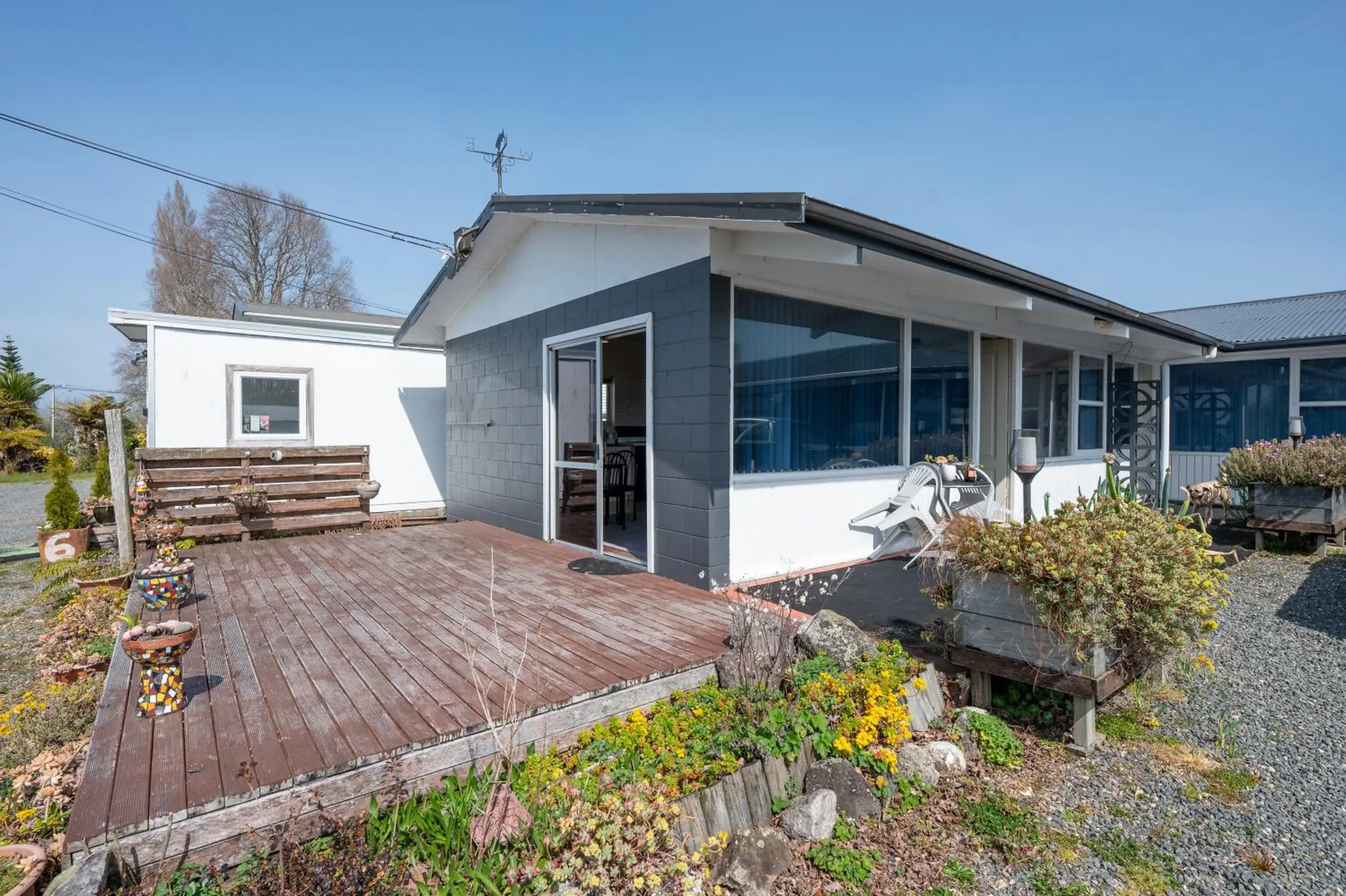 Business One-Bedroom Apartment in Jack & Di's Lakefront Motel Business One-Bedroom Apartment in Jack & Di's Lakefront Motel