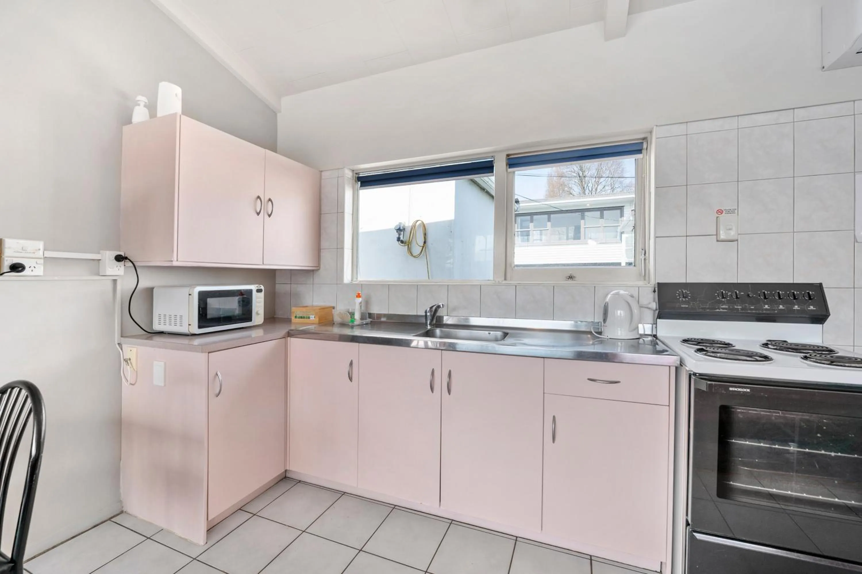 minibar in Jack & Di's Lakefront Motel