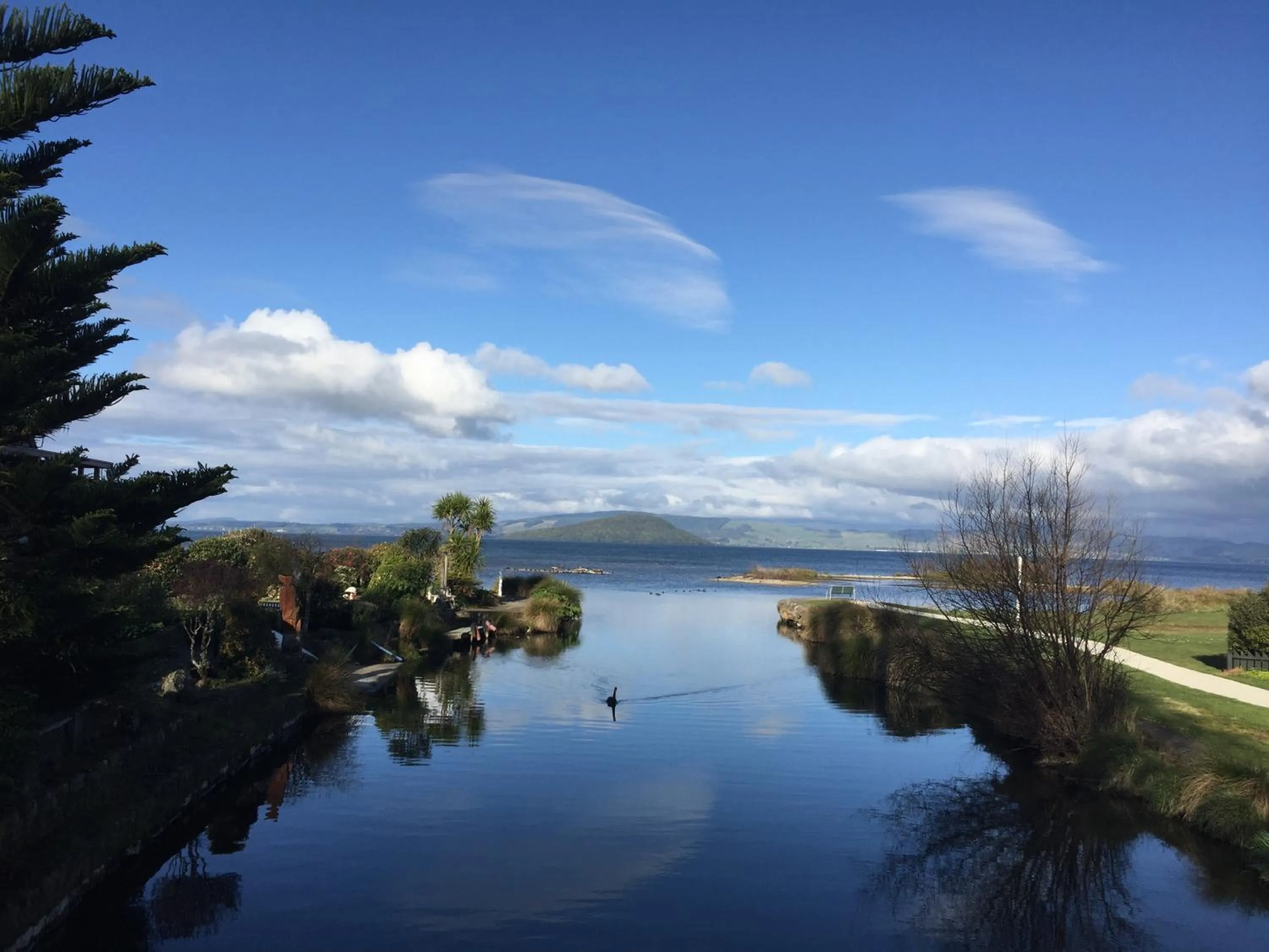 Spring in Jack & Di's Lakefront Motel