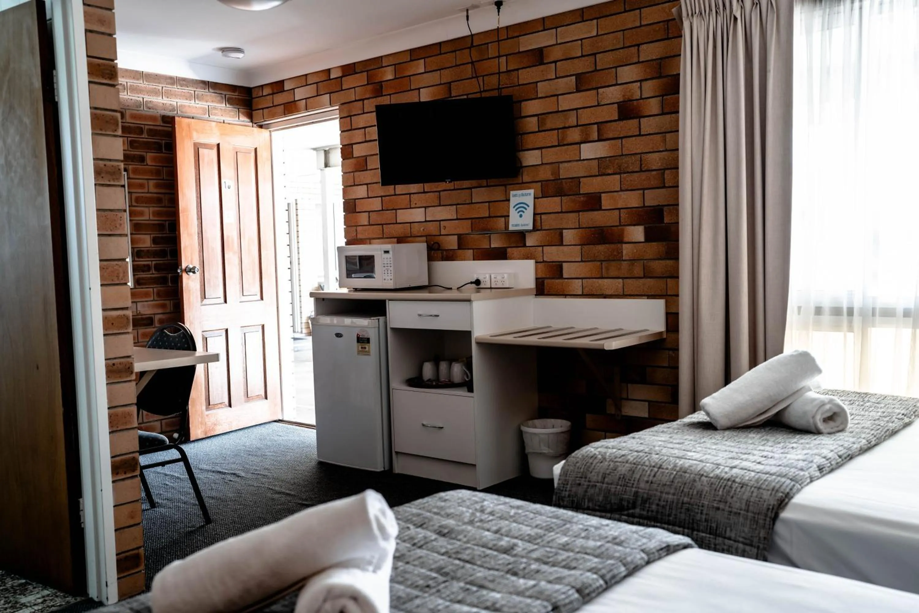 TV and multimedia, Bed in Buckaroo Motor Inn