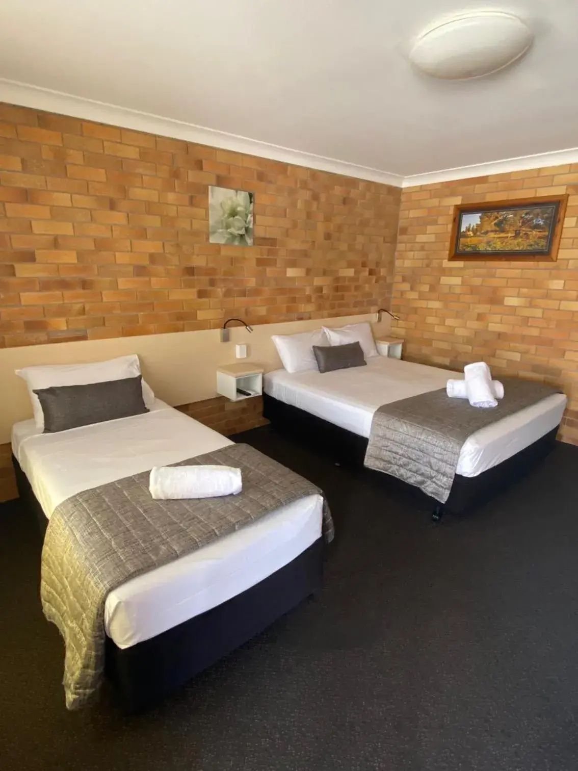 Queen and Single Room in Buckaroo Motor Inn Queen and Single Room in Buckaroo Motor Inn