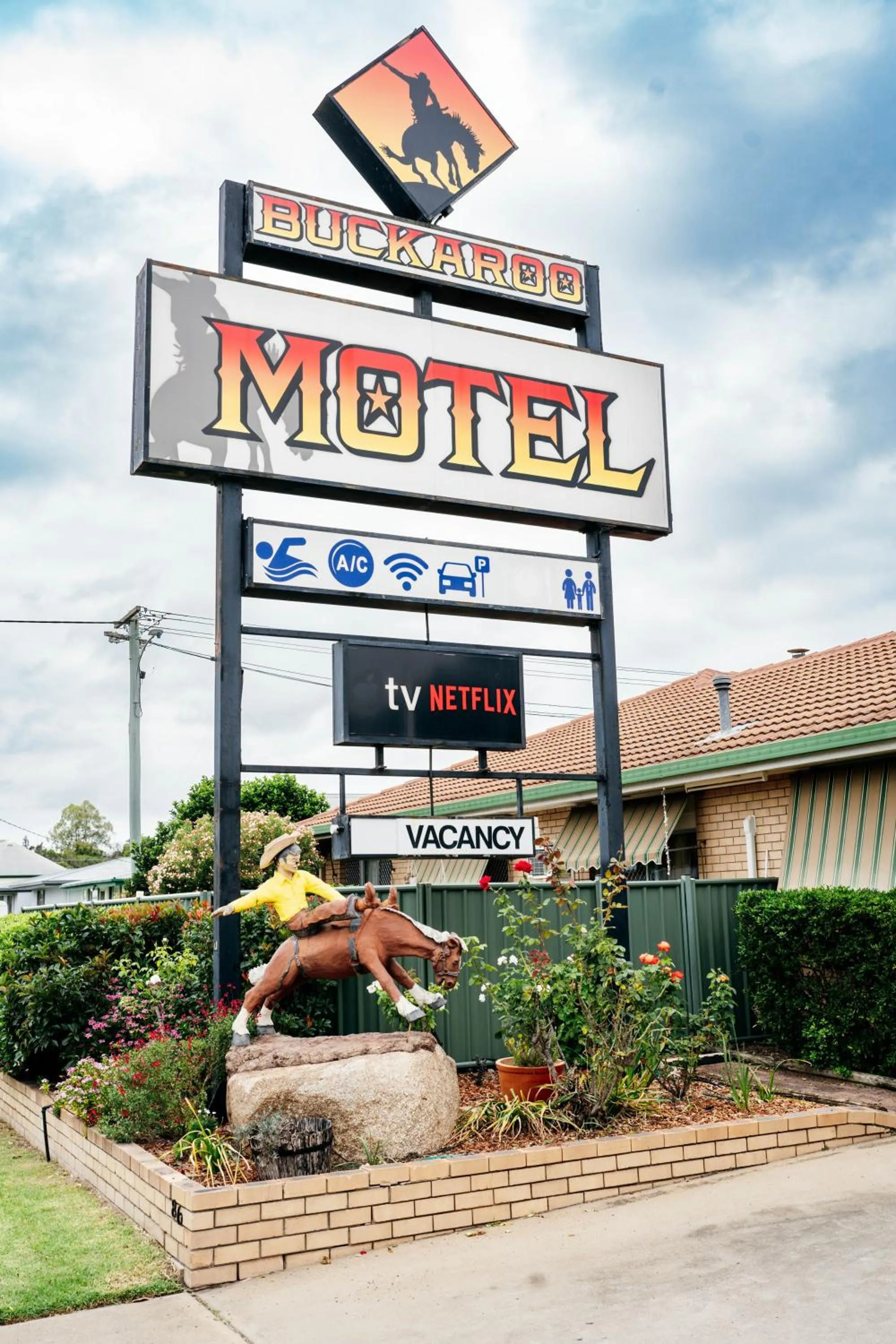 Facade/entrance in Buckaroo Motor Inn