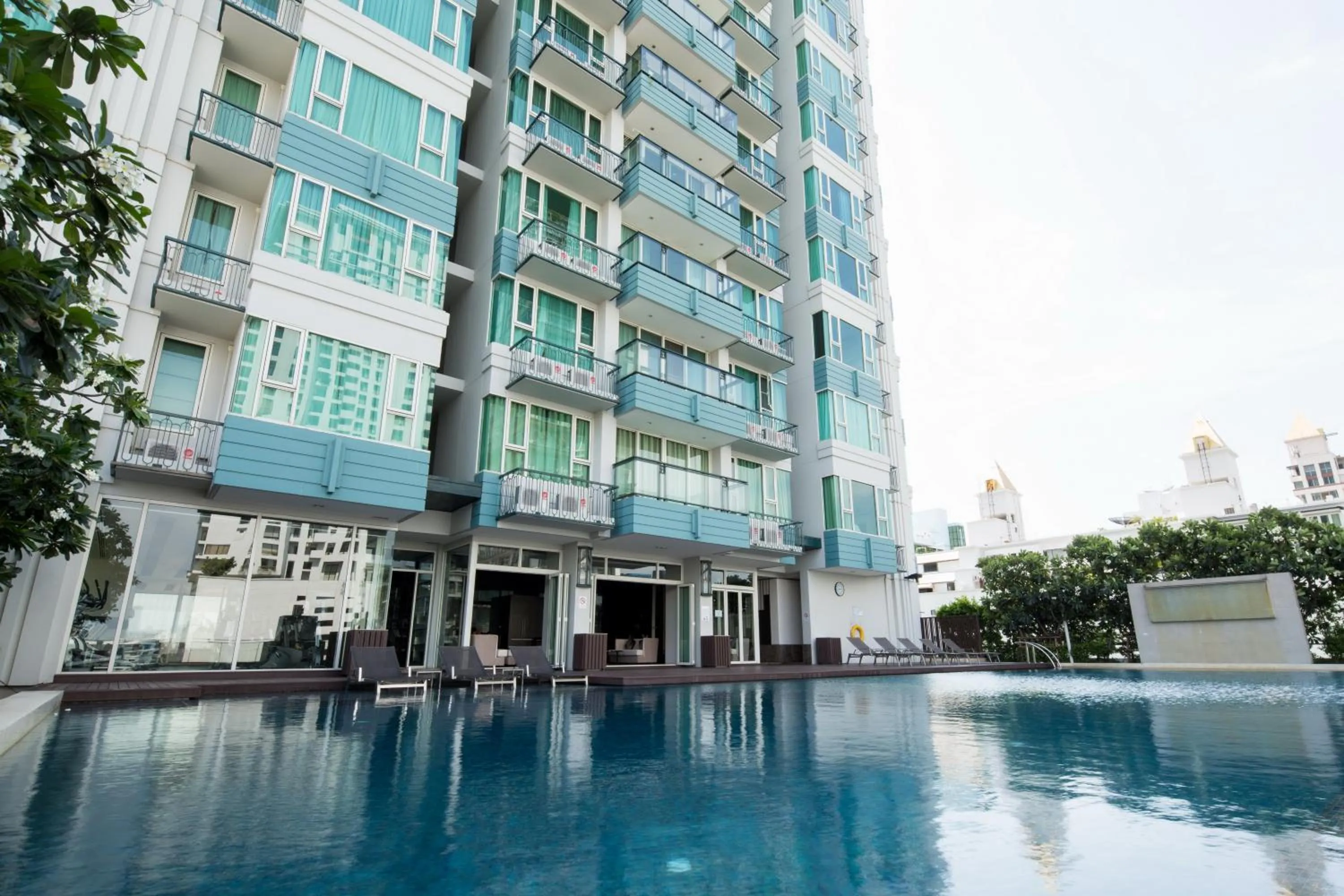 Swimming pool in Ivy Thonglor 55