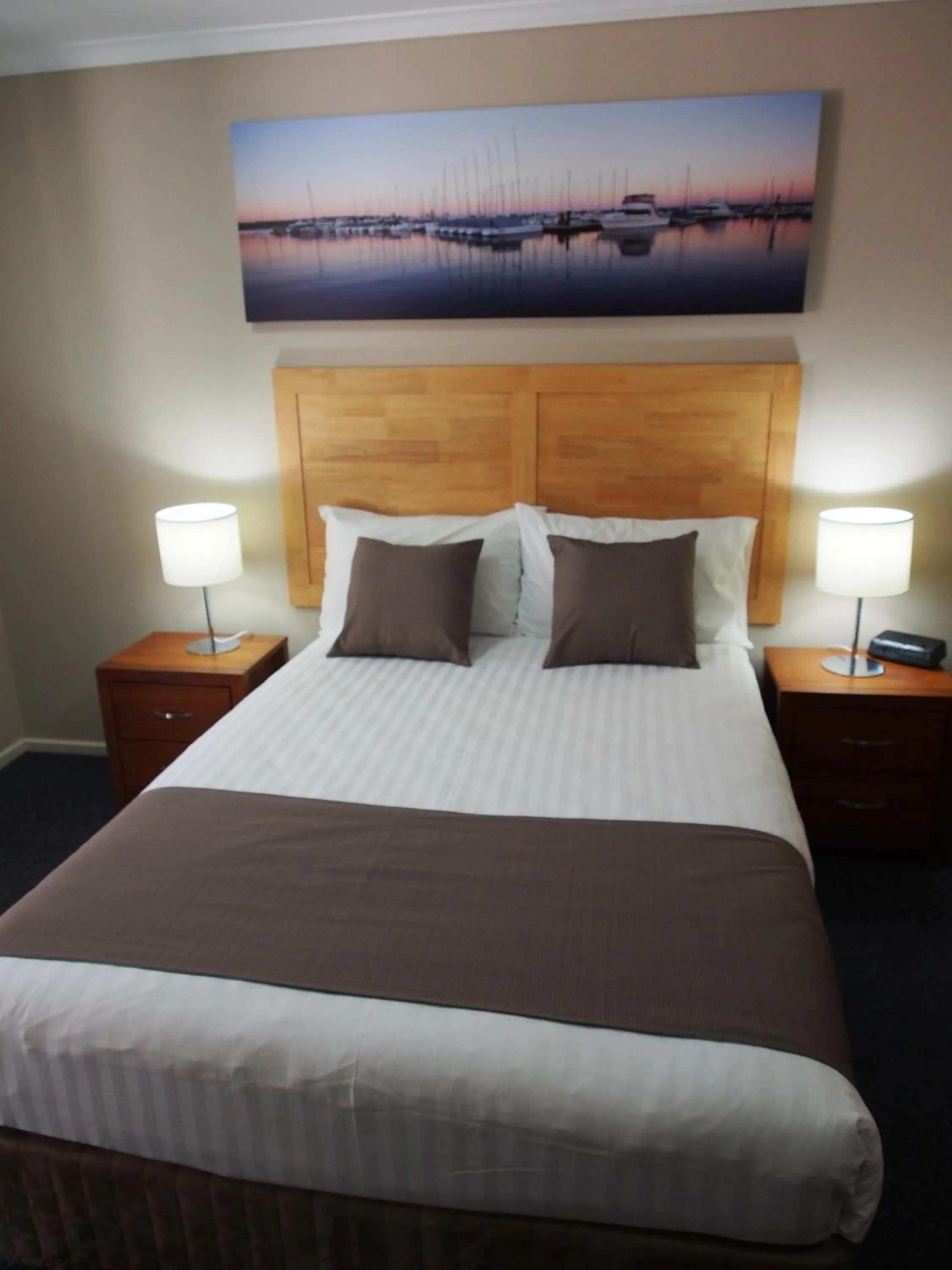 Bed in Dongara Hotel Motel