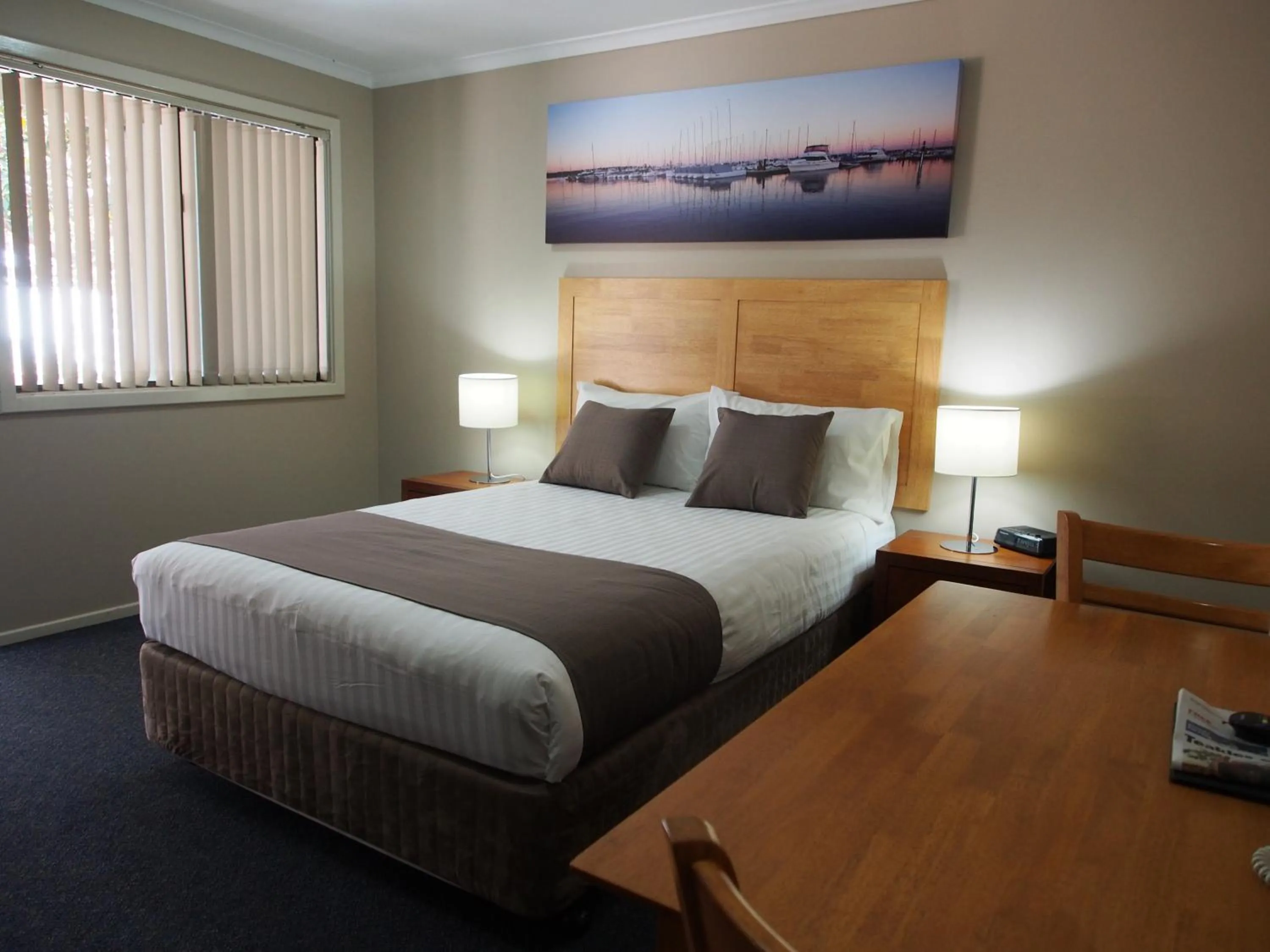 Bedroom, Bed in Dongara Hotel Motel