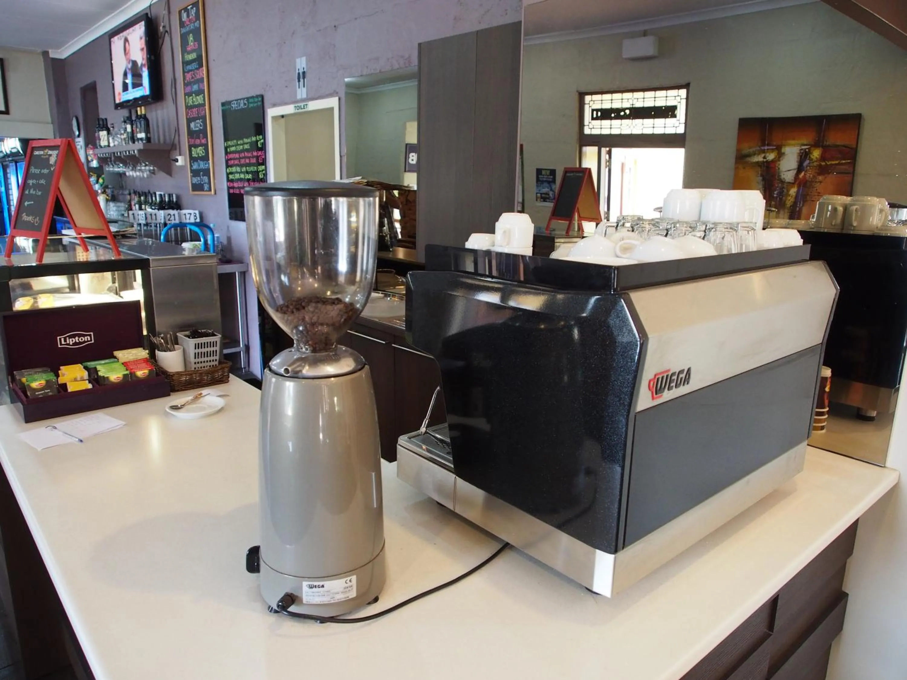 Coffee/tea facilities in Dongara Hotel Motel