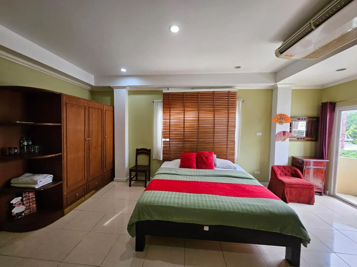 Bed in Royal Pimand Hotel