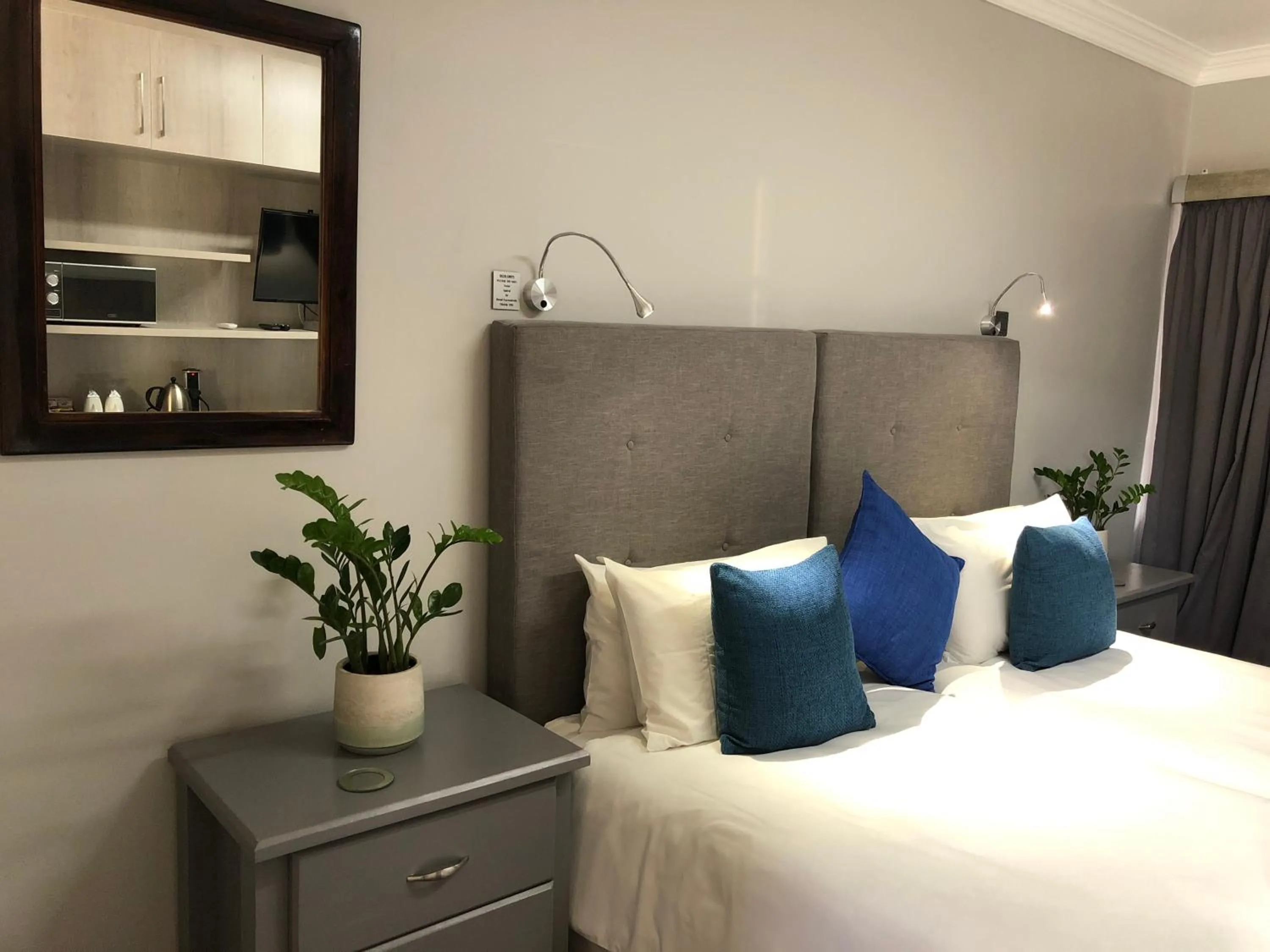 Photo of the whole room in On The Estuary