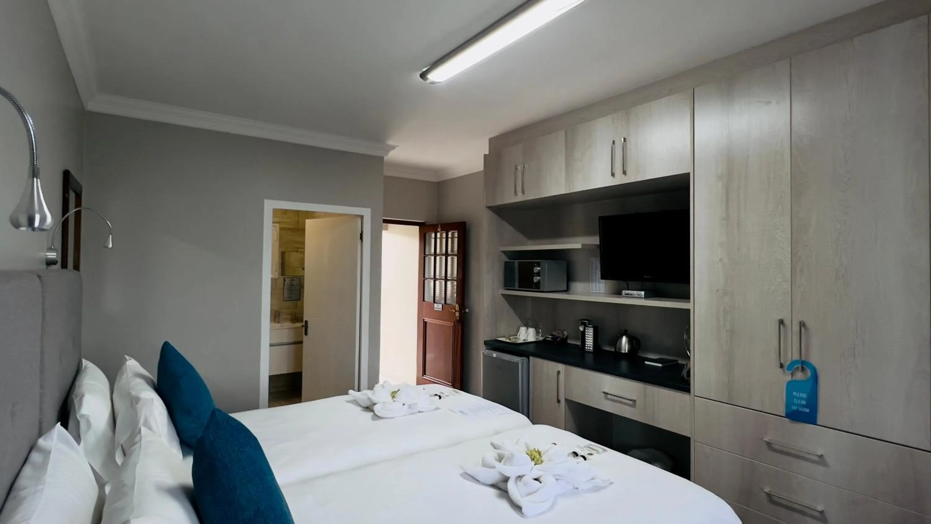 Photo of the whole room in On The Estuary