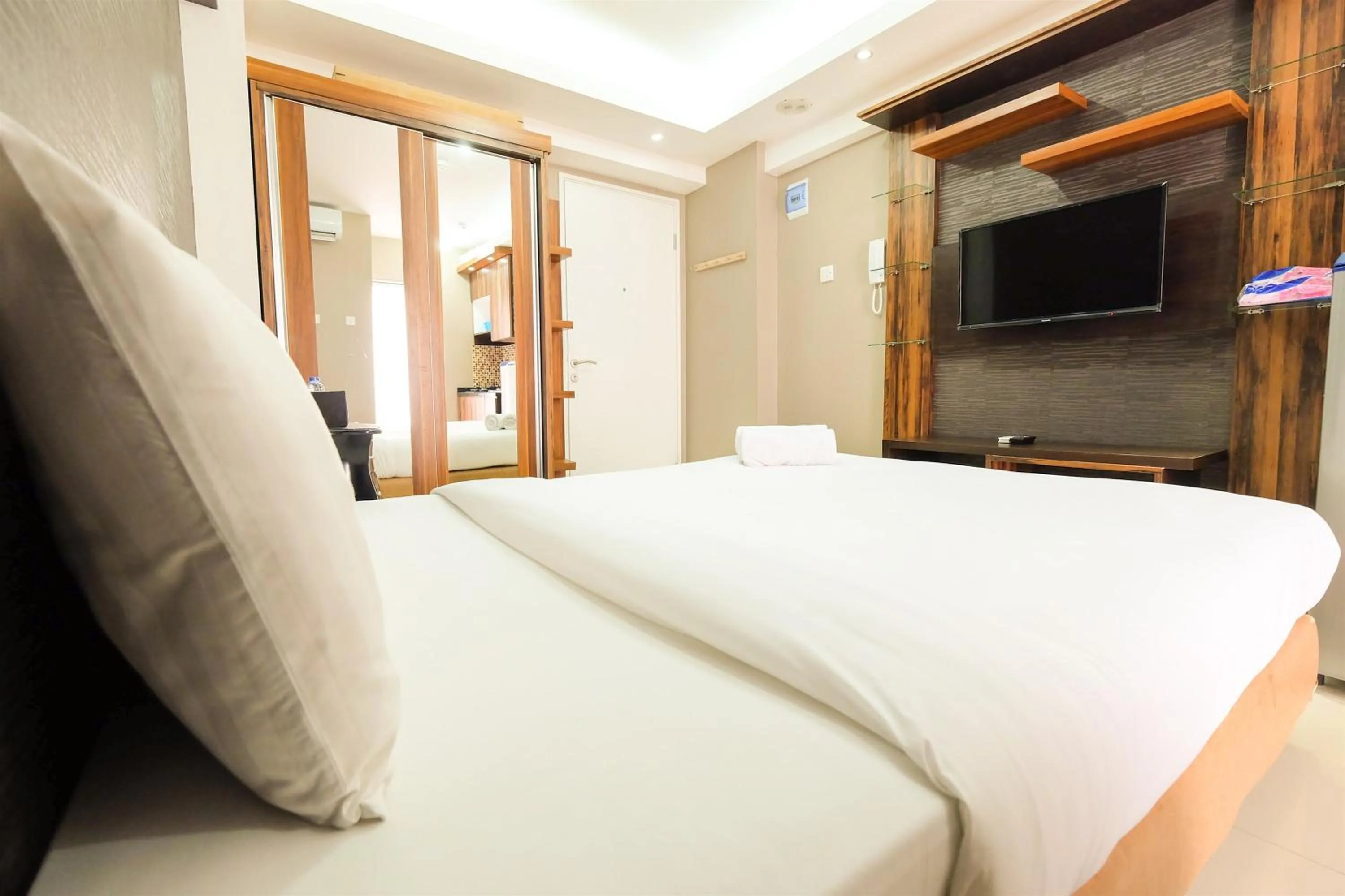 Bedroom, Bed in Simple Studio Bassura City Apartment By Travelio