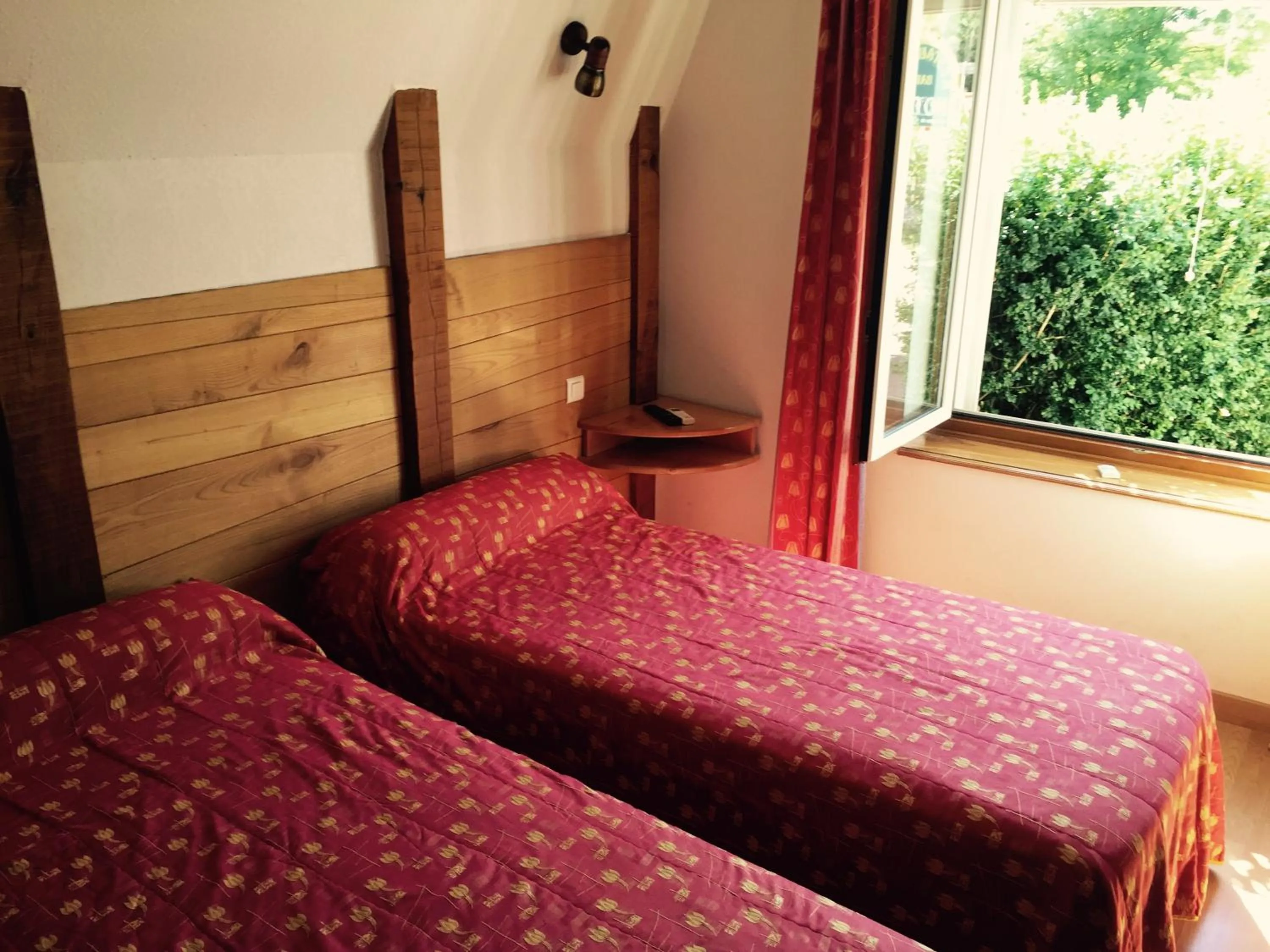 Bed in Hôtel & SPA Rodier
