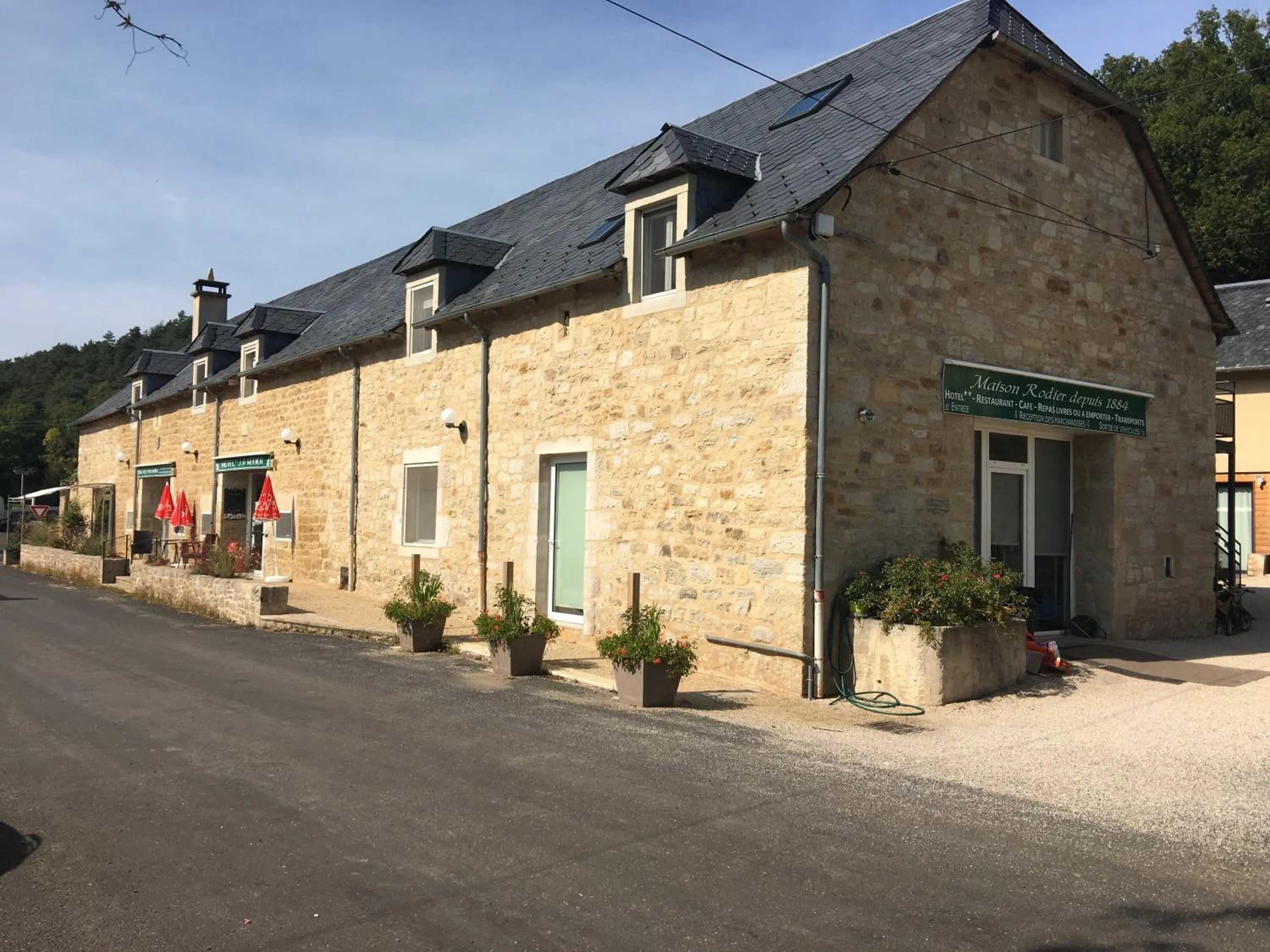 Restaurant/places to eat in Hôtel & Spa Rodier x Café Bar & Restaurant