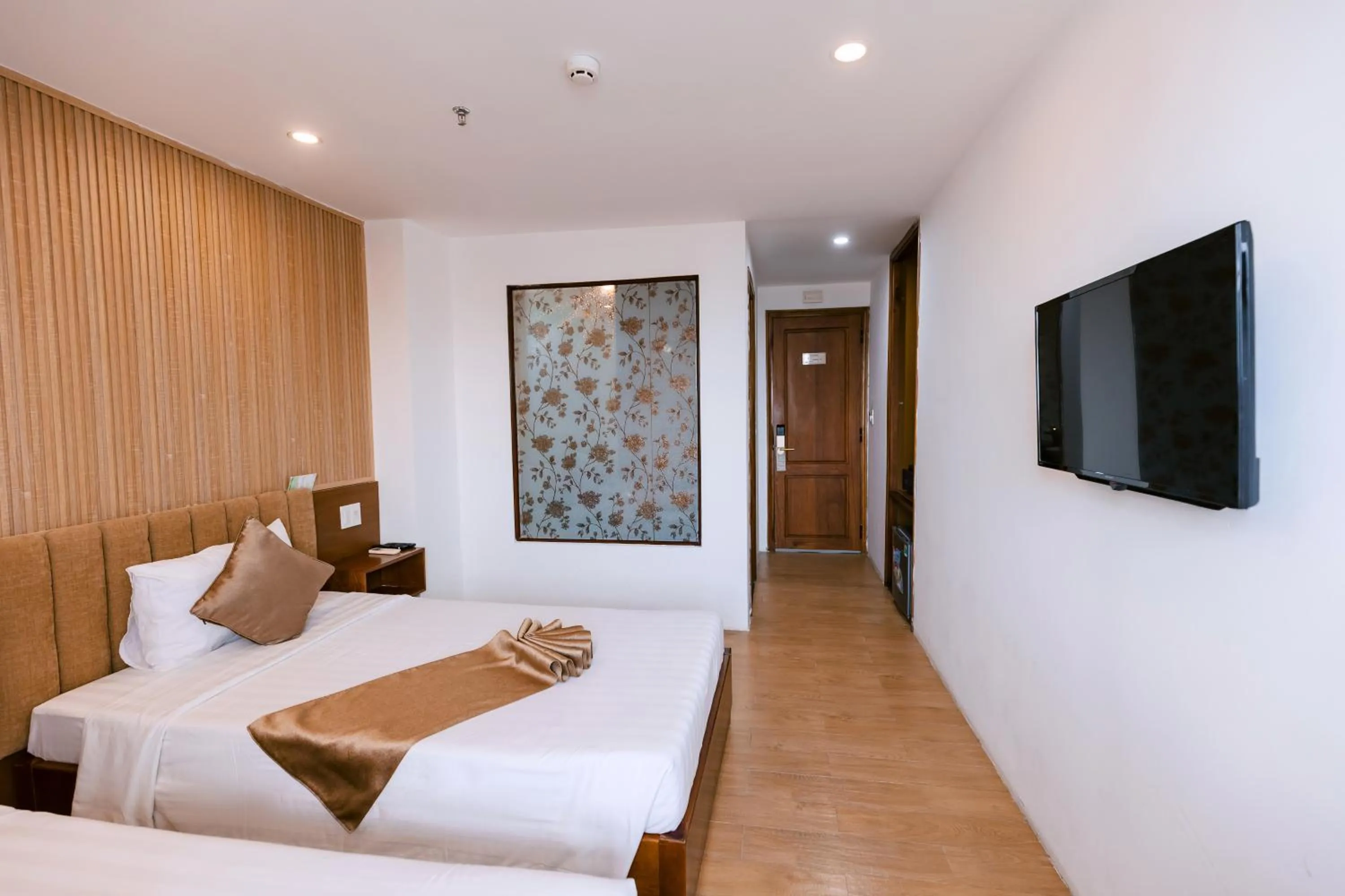 Photo of the whole room, Bed in Gardenia Hue Hotel