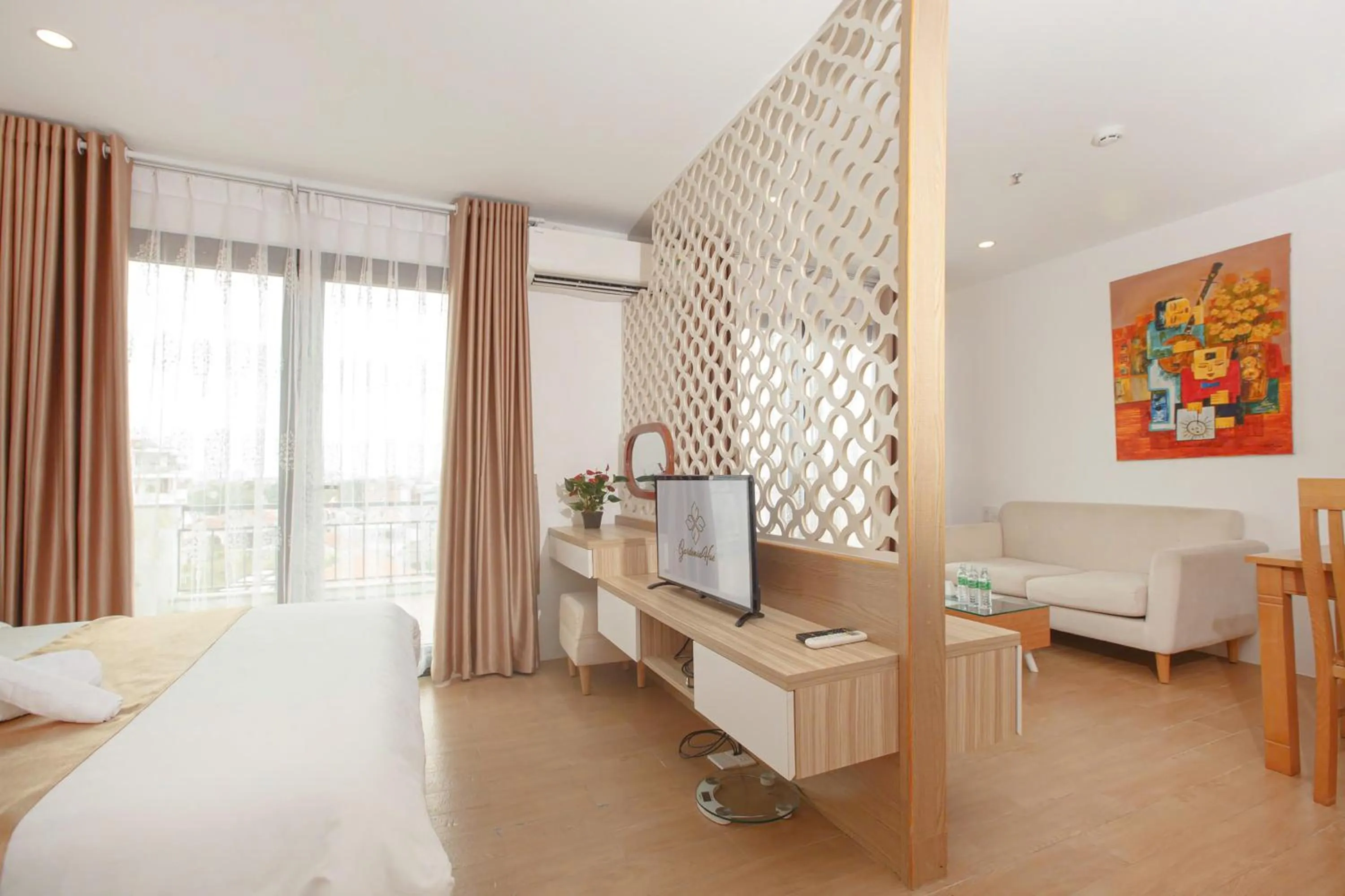 Photo of the whole room, Bed in Gardenia Hue Hotel