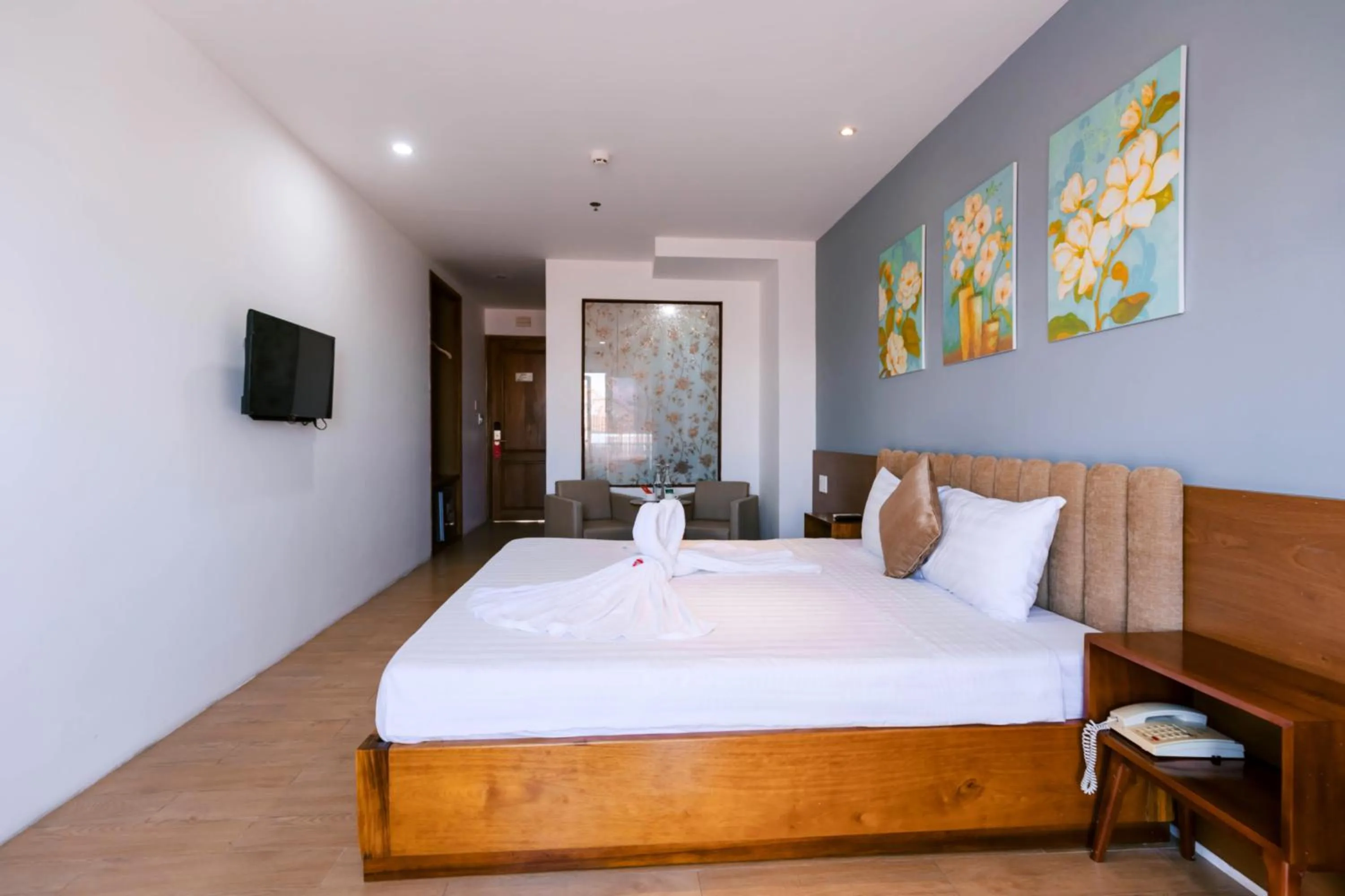 Bedroom, Bed in Gardenia Hue Hotel