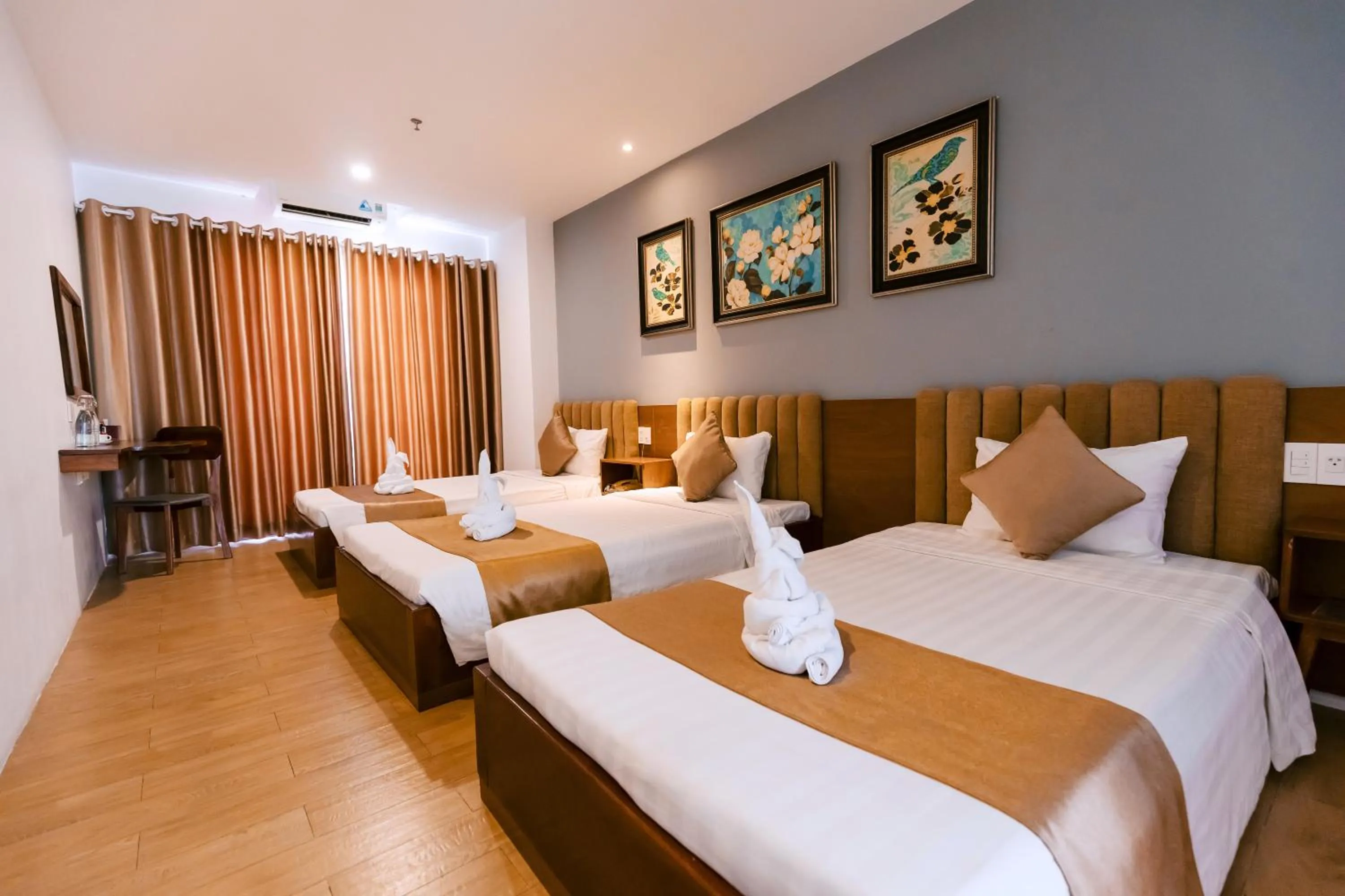 Photo of the whole room, Bed in Gardenia Hue Hotel