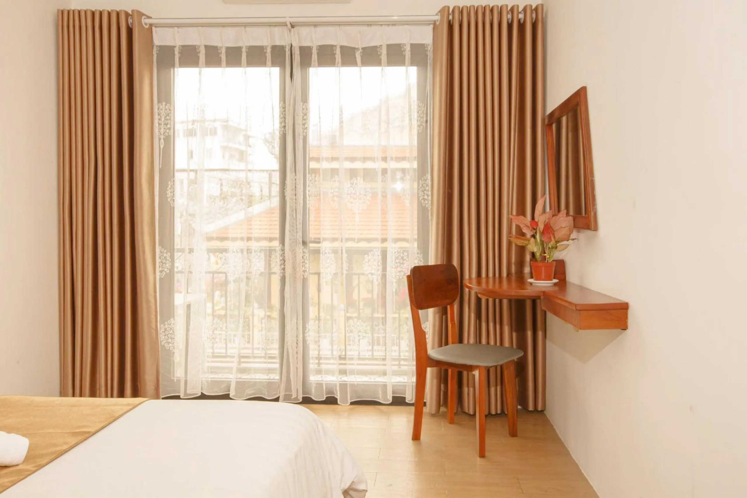 hair dresser, Bed in Gardenia Hue Hotel