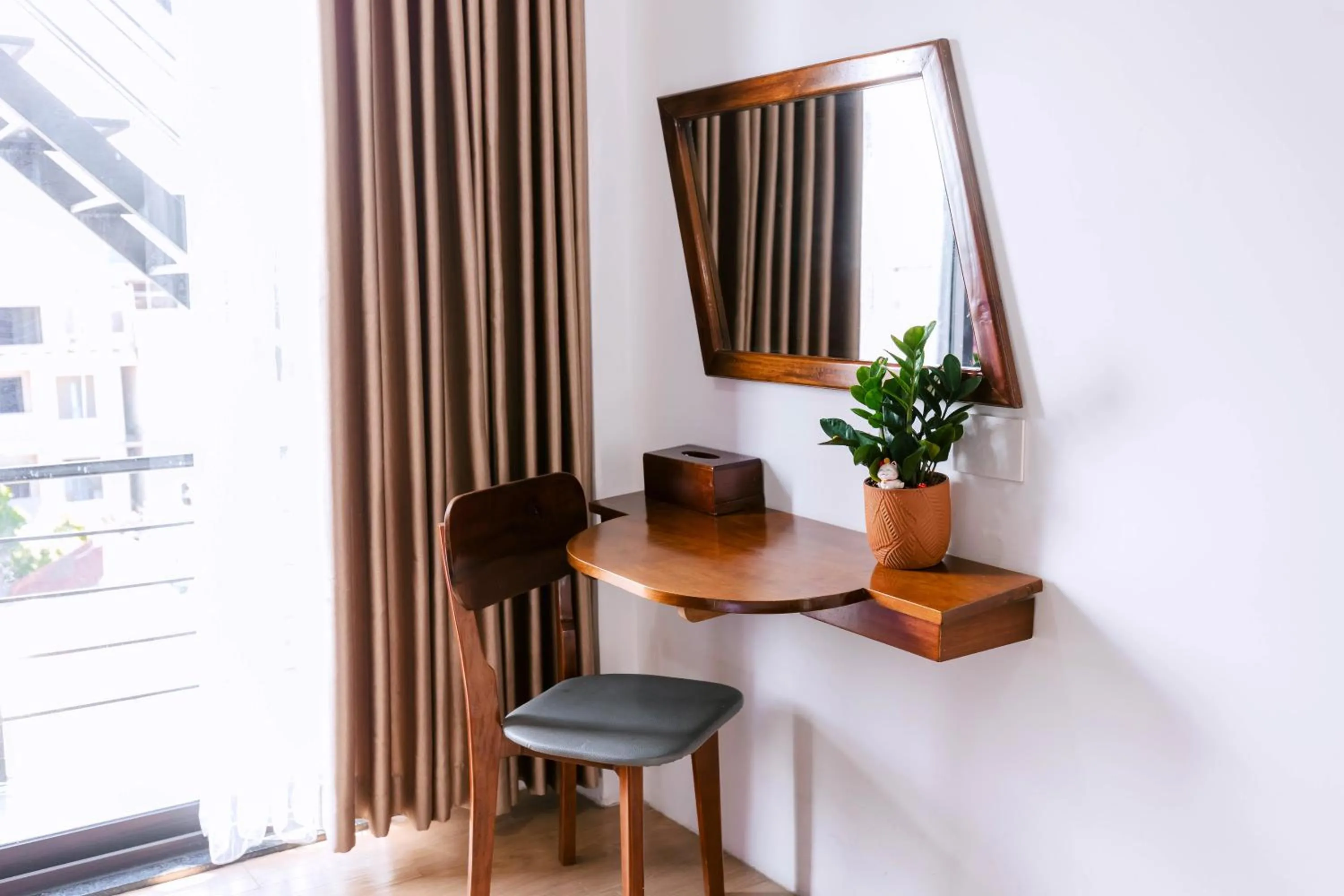 hair dresser in Gardenia Hue Hotel