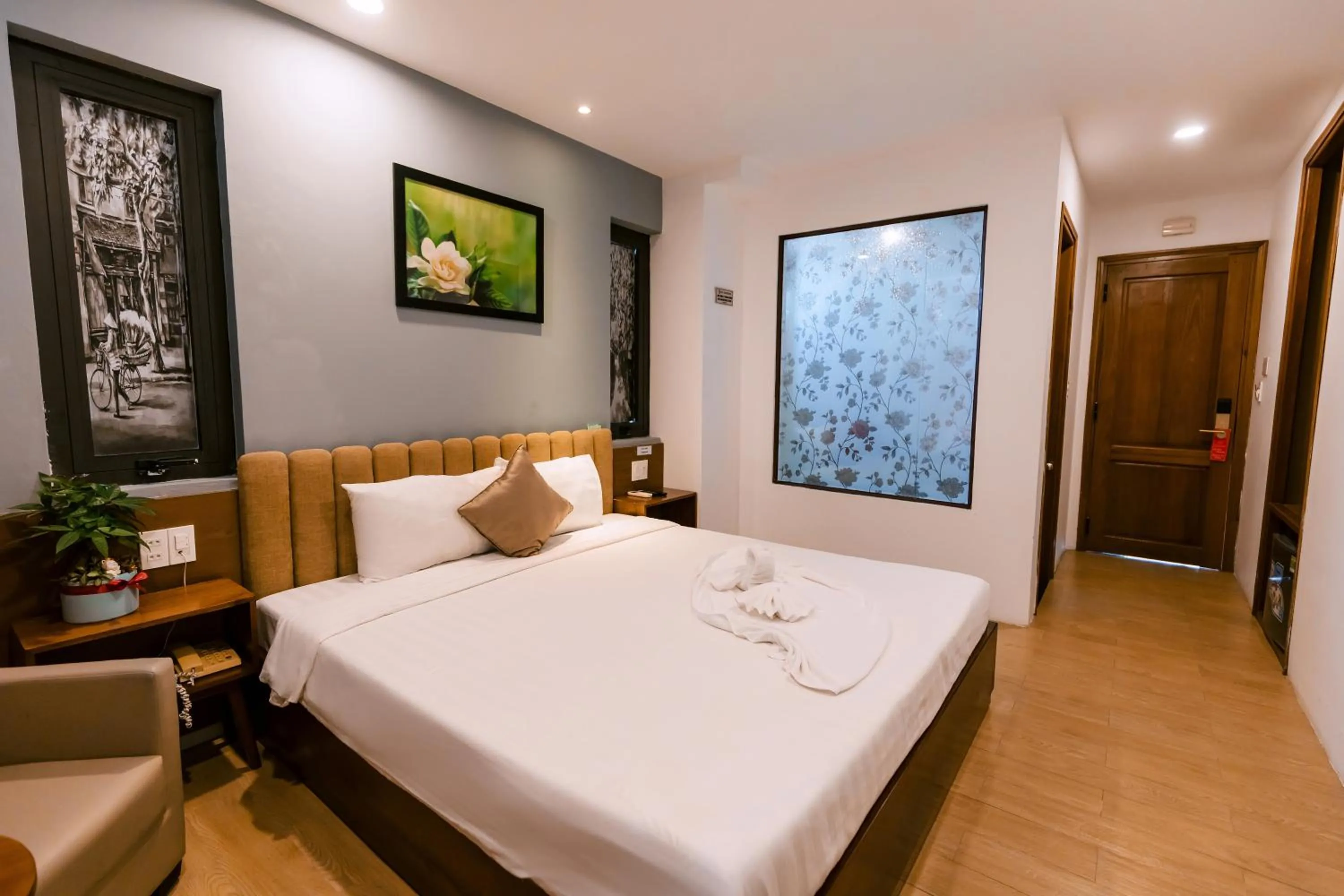 Photo of the whole room, Bed in Gardenia Hue Hotel