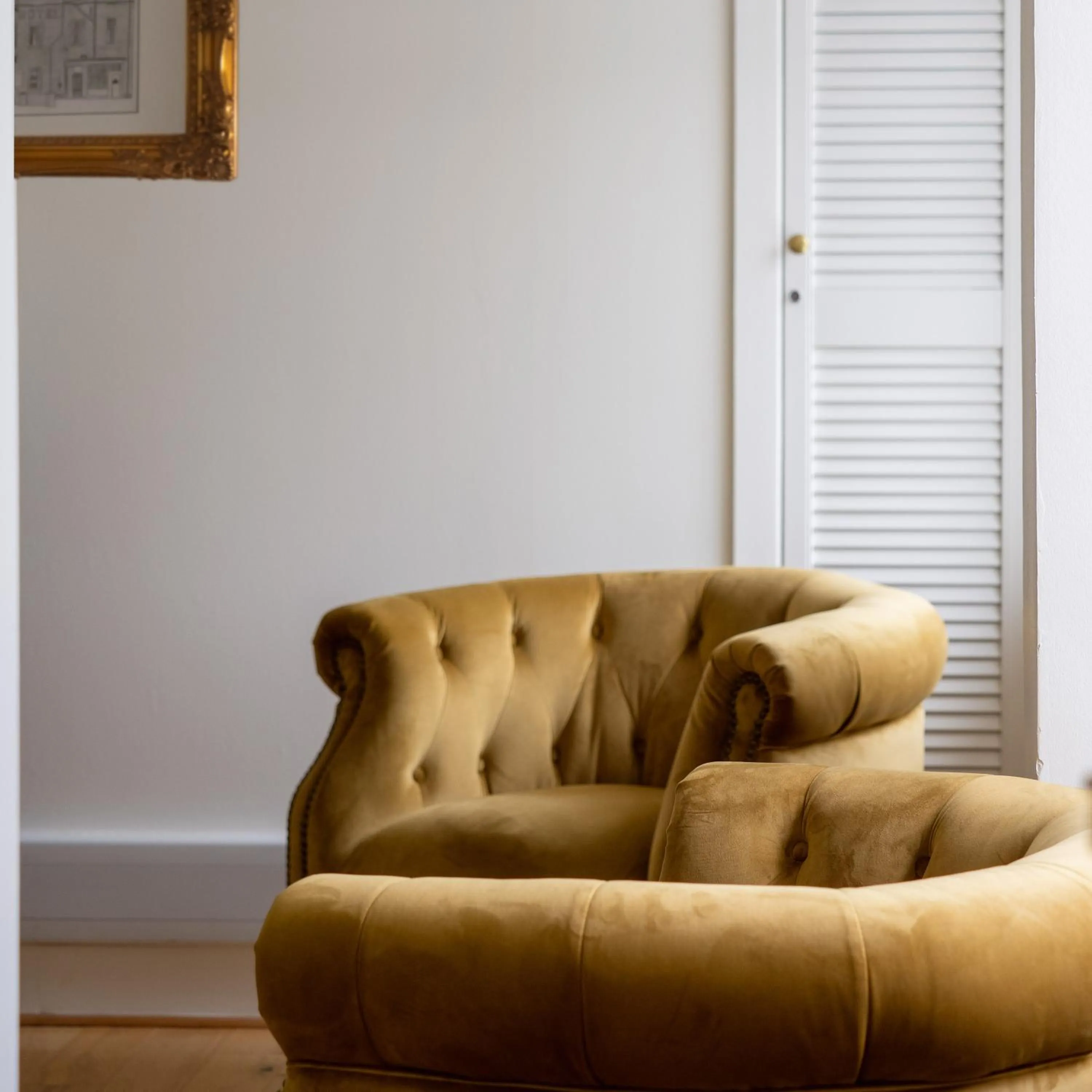 Seating area in Grant Arms Hotel