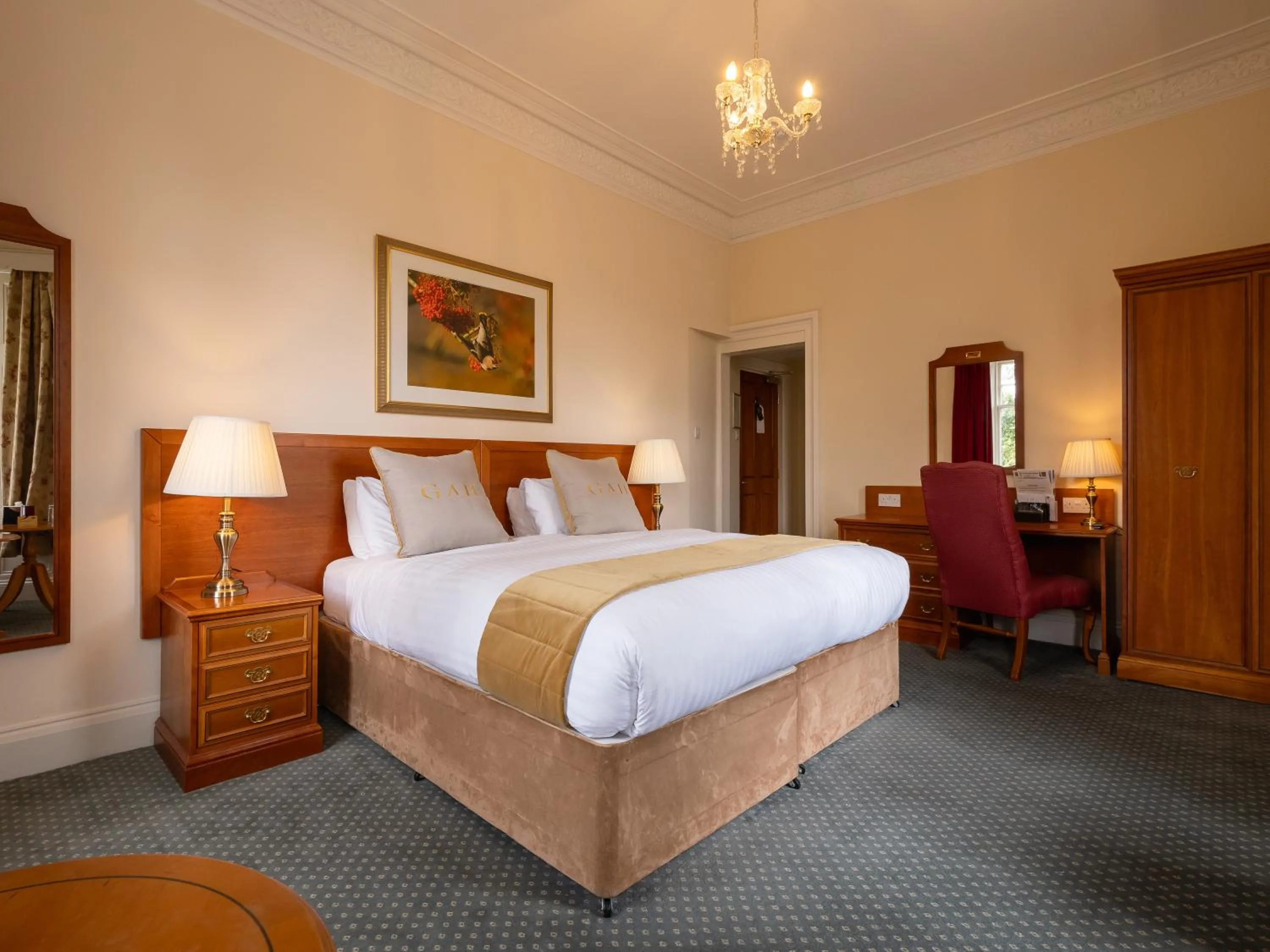 Bedroom, Bed in Grant Arms Hotel