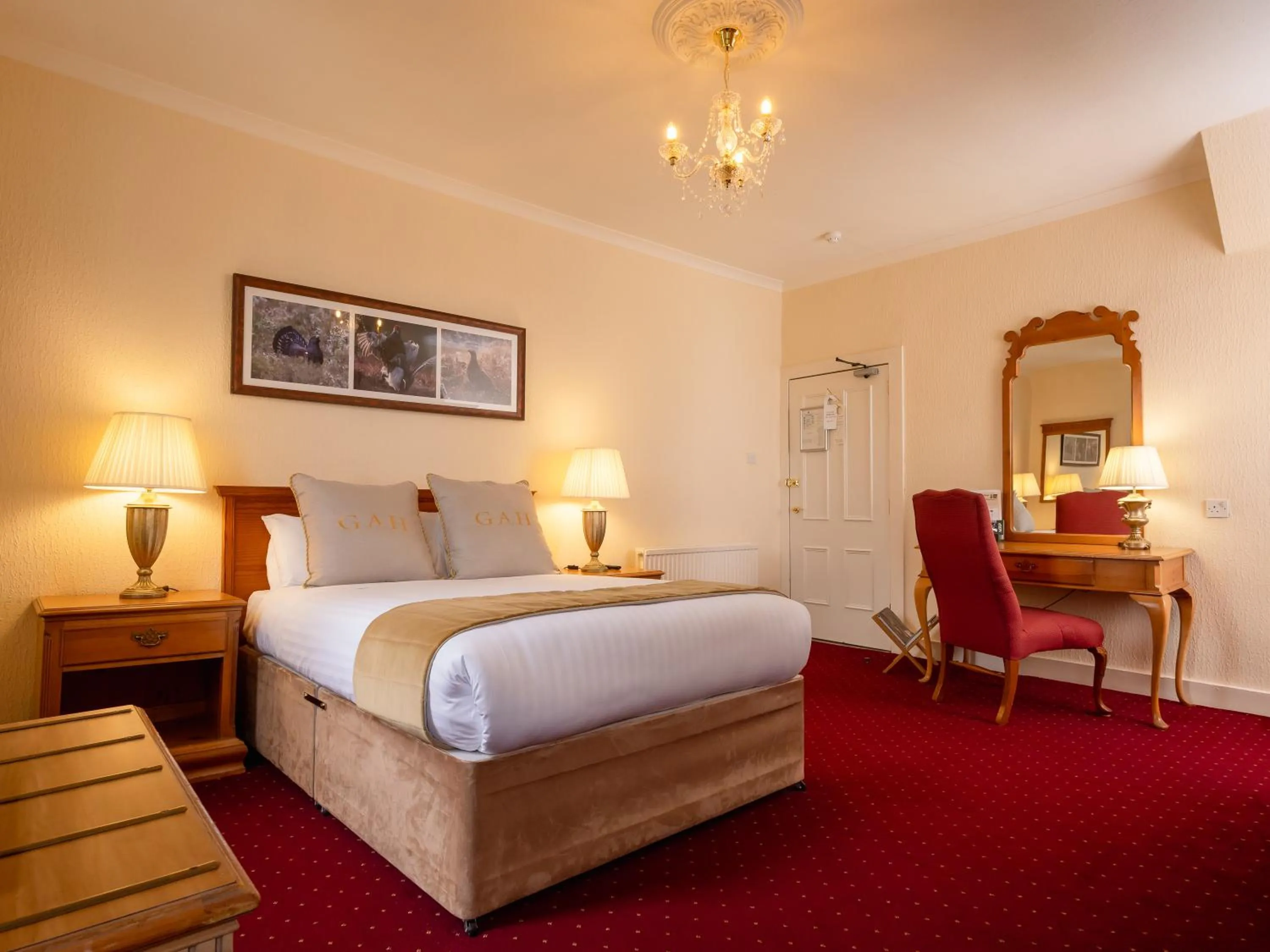 Bedroom, Bed in Grant Arms Hotel