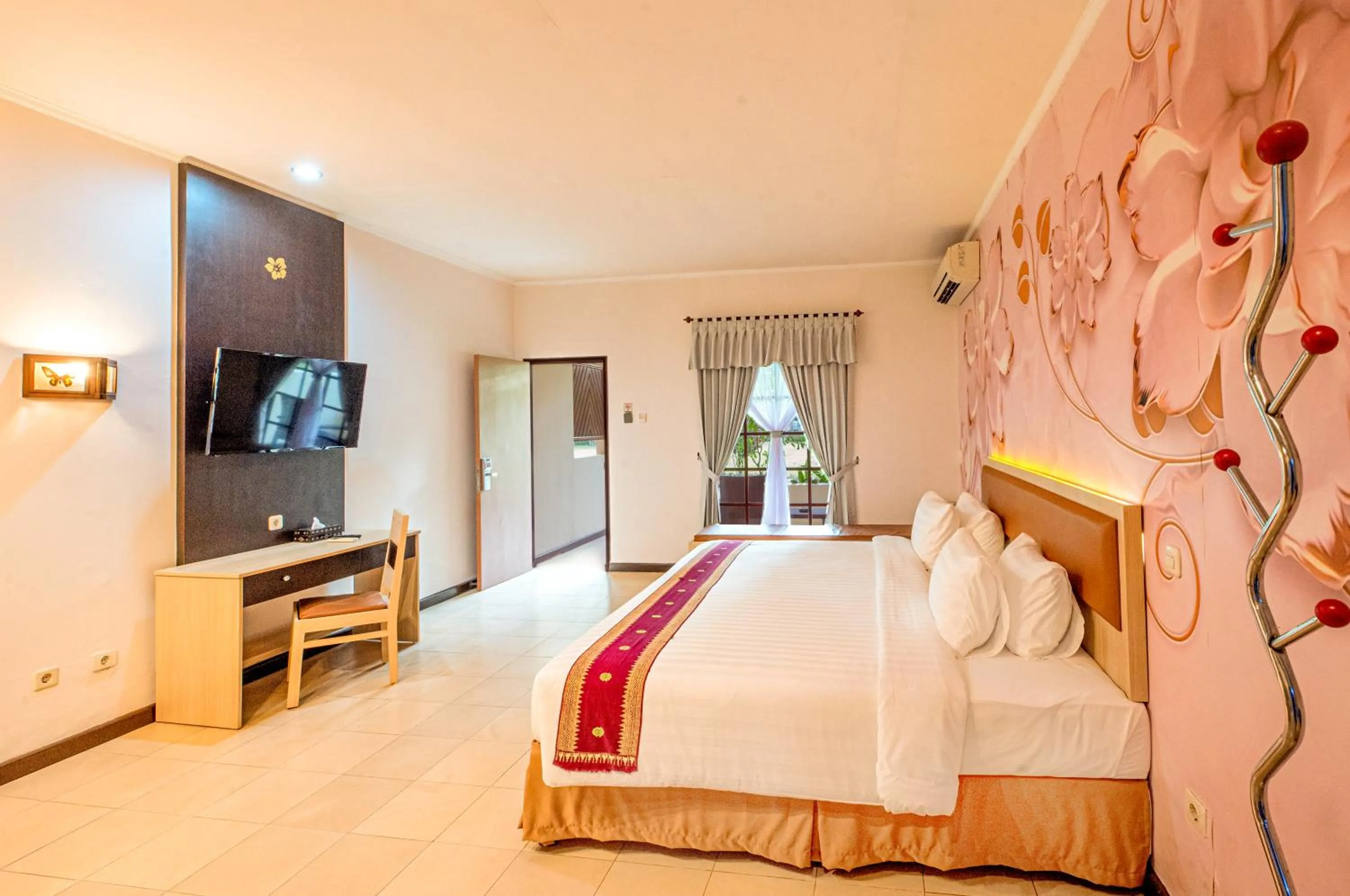 Bedroom, Bed in Lombok Garden Hotel