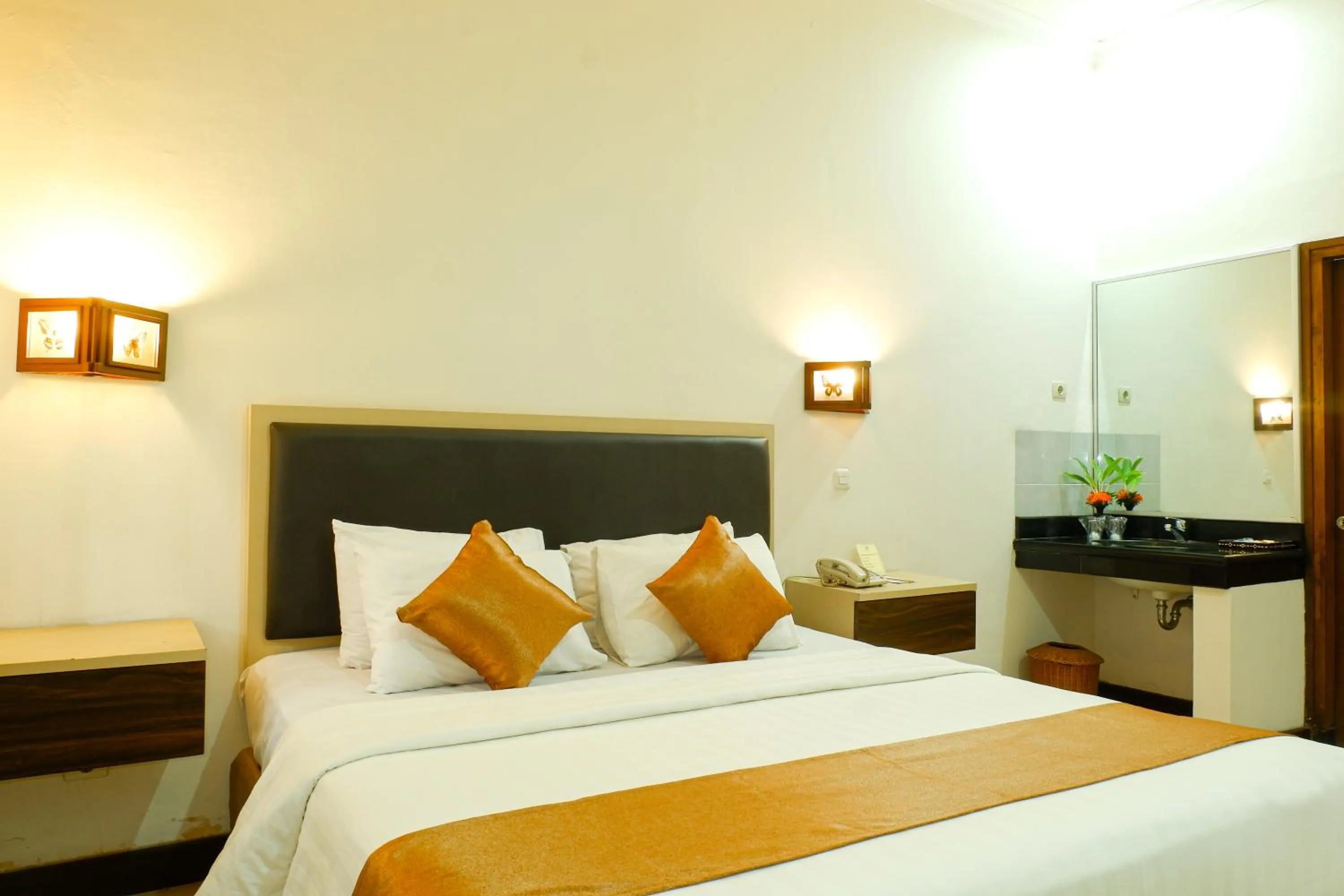 Bedroom, Bed in Lombok Garden Hotel