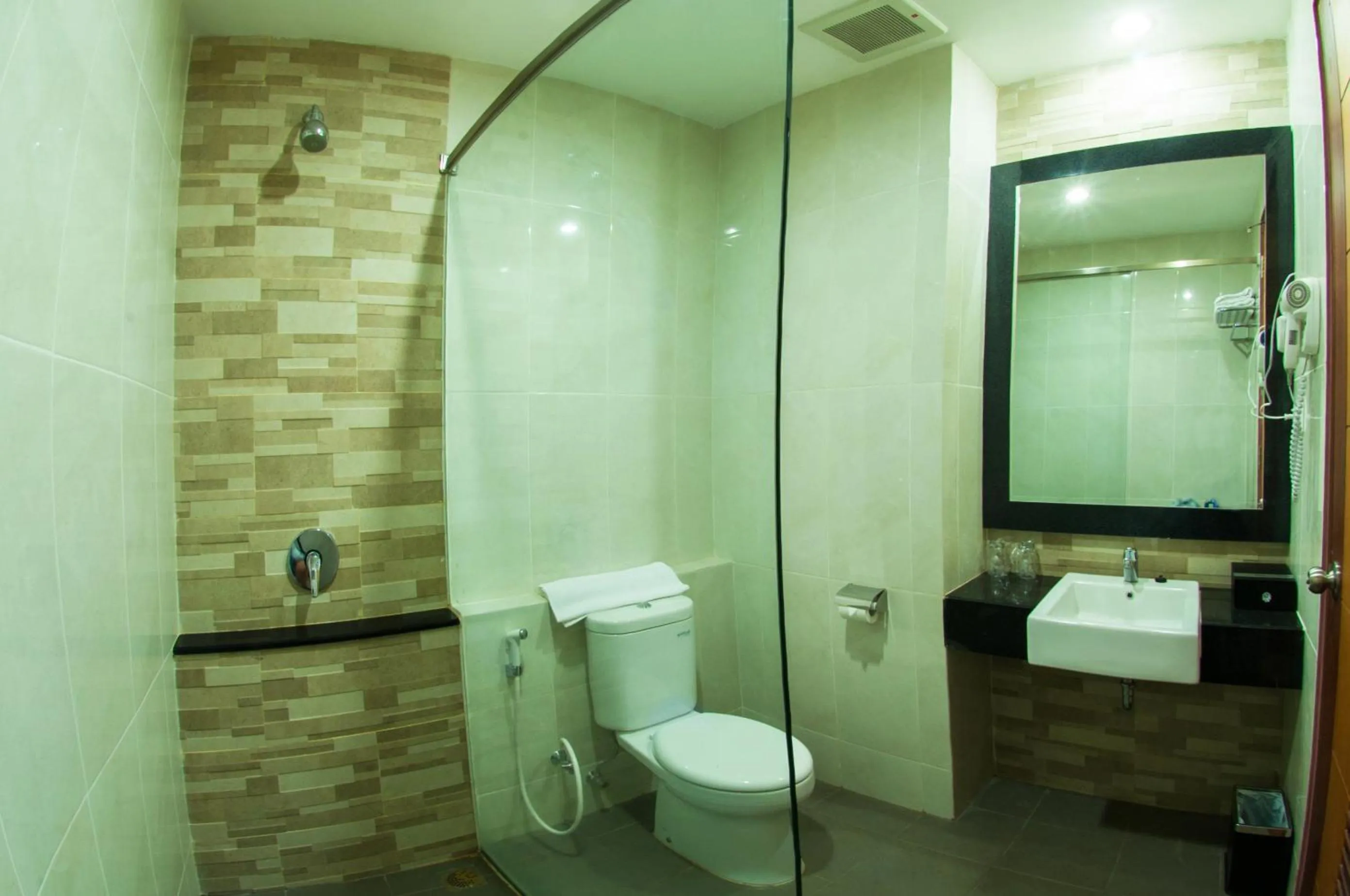 Shower in Lombok Raya Hotel