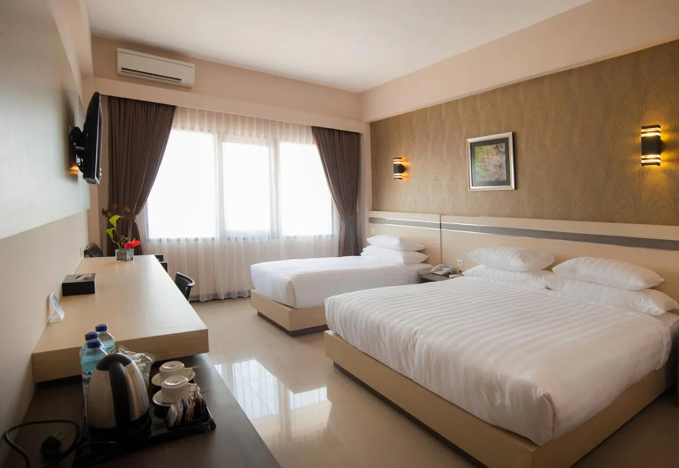 Bed in Lombok Raya Hotel