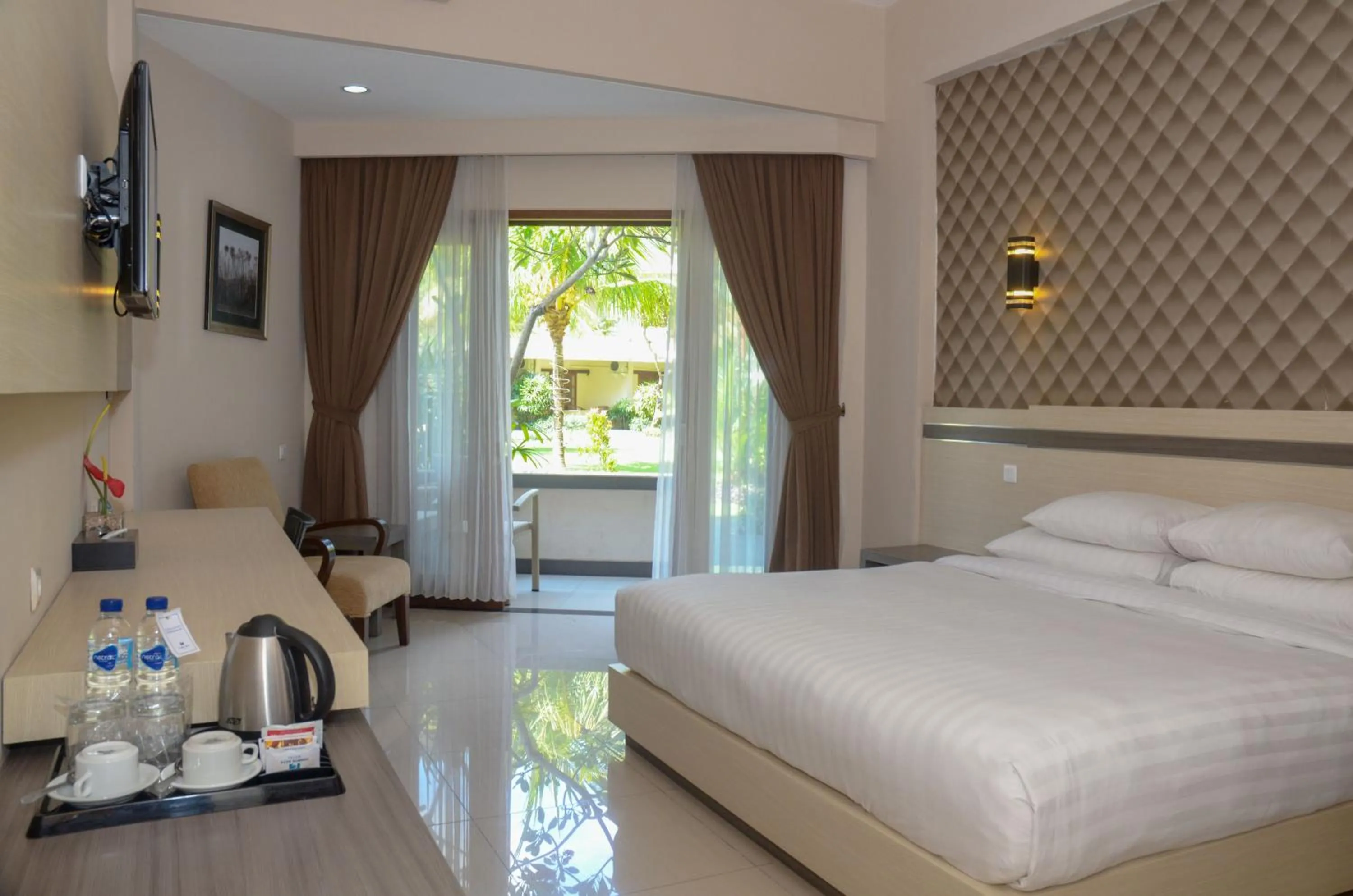 Bed in Lombok Raya Hotel