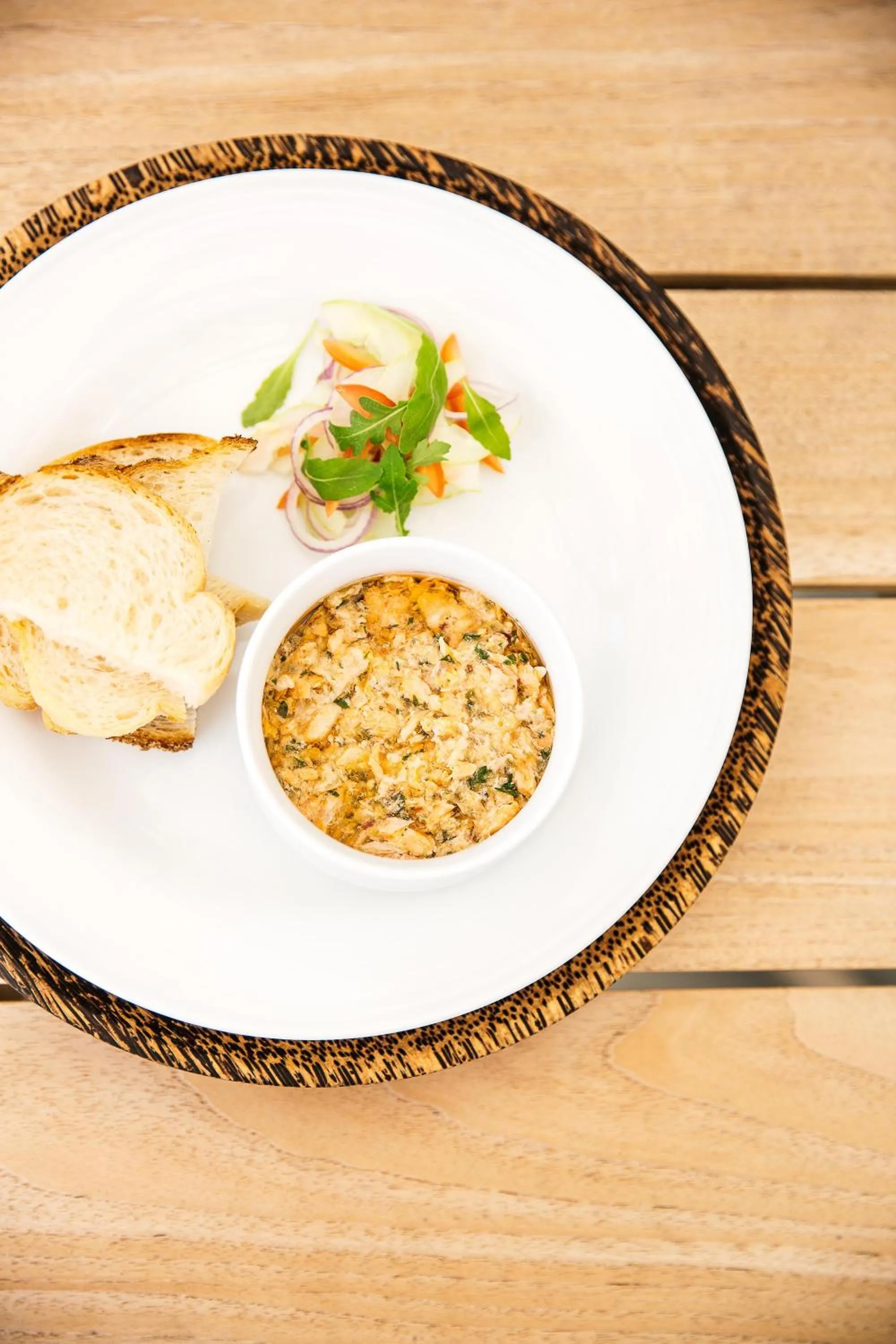 Restaurant/places to eat in Treeline Urban Resort