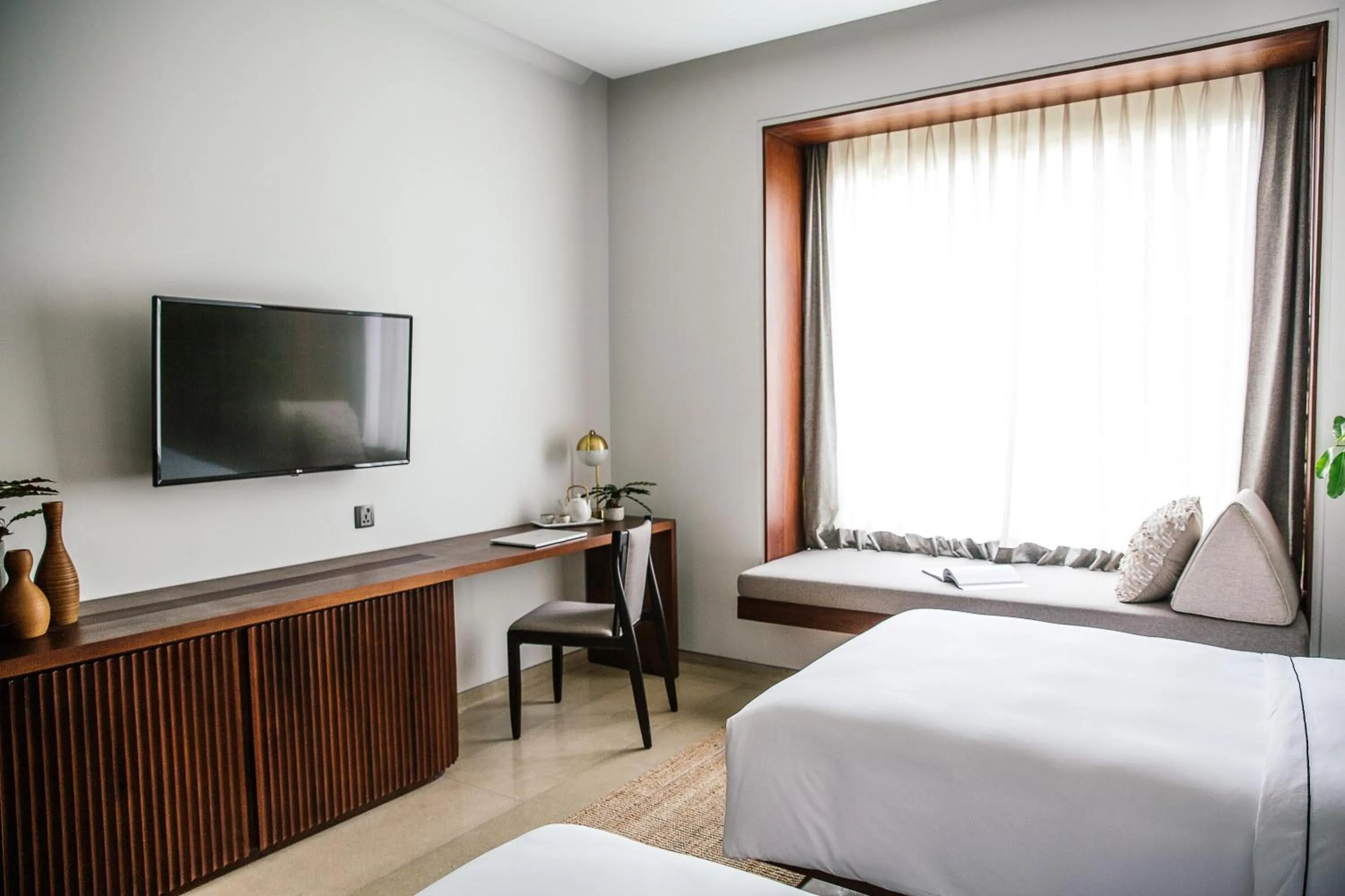 TV and multimedia, Bed in Treeline Urban Resort