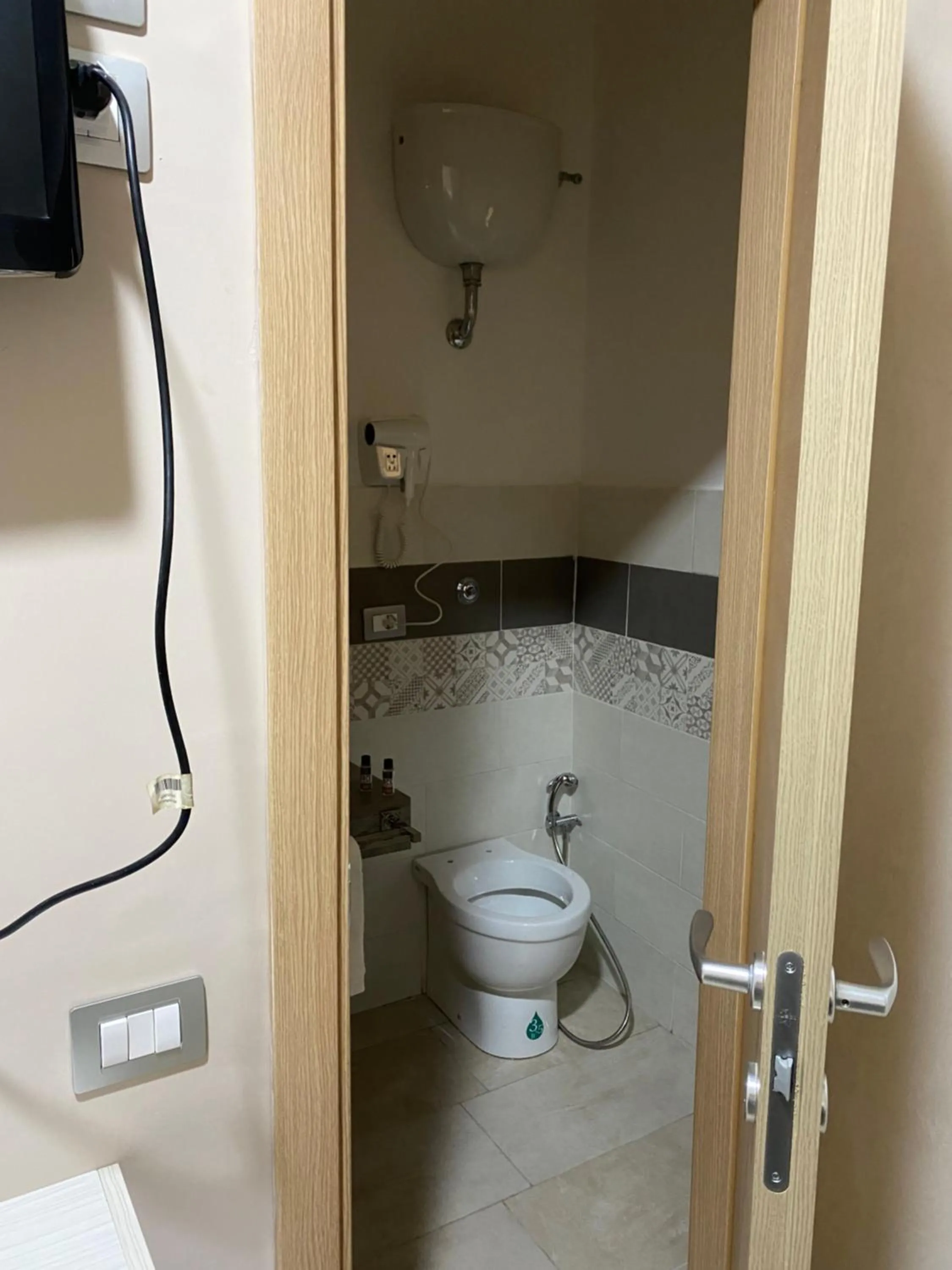 Shower in Hotel Poker