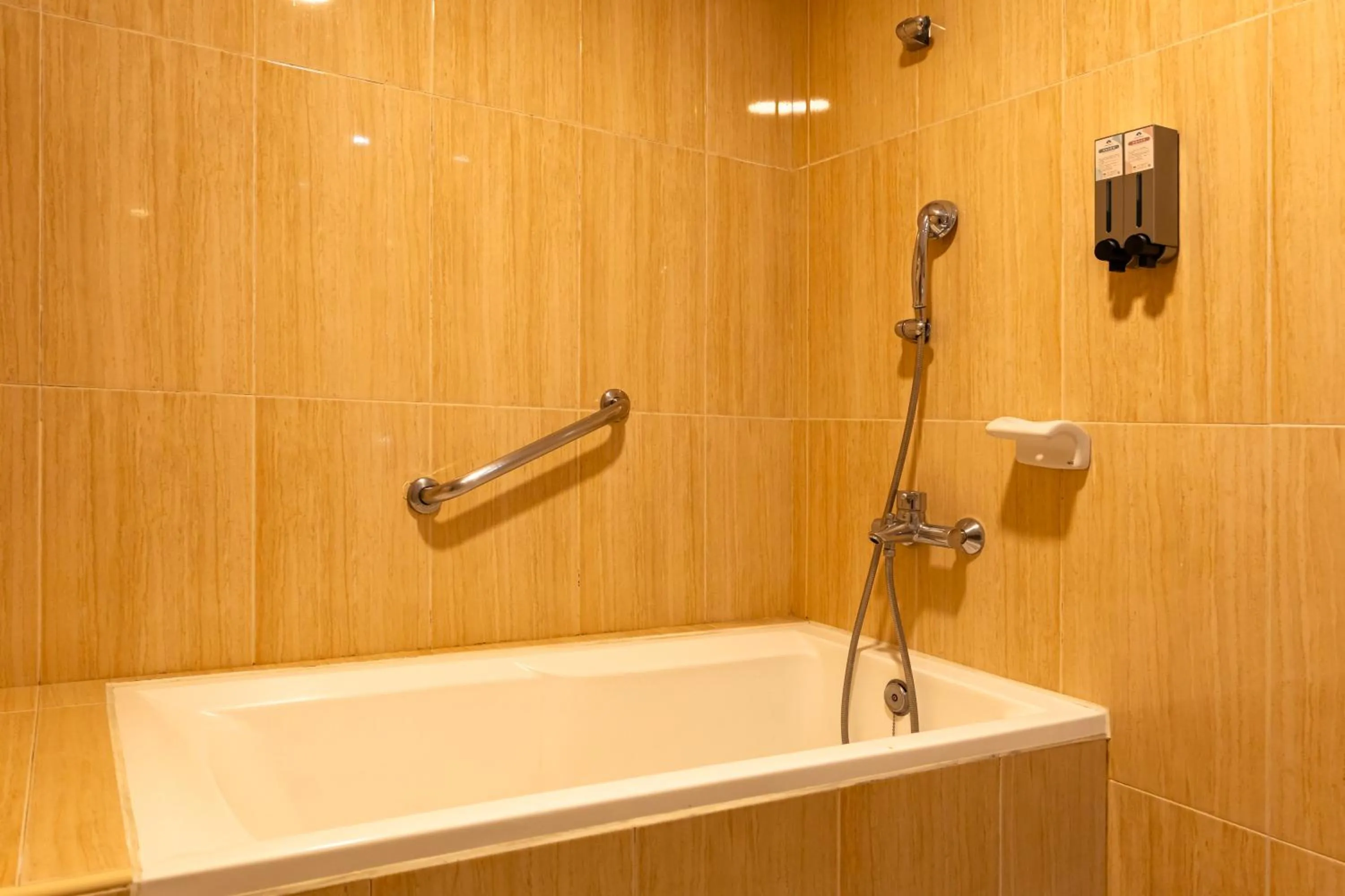 露夏旅社 l 納康商旅 l 智能入住 l 鄰近花園夜市