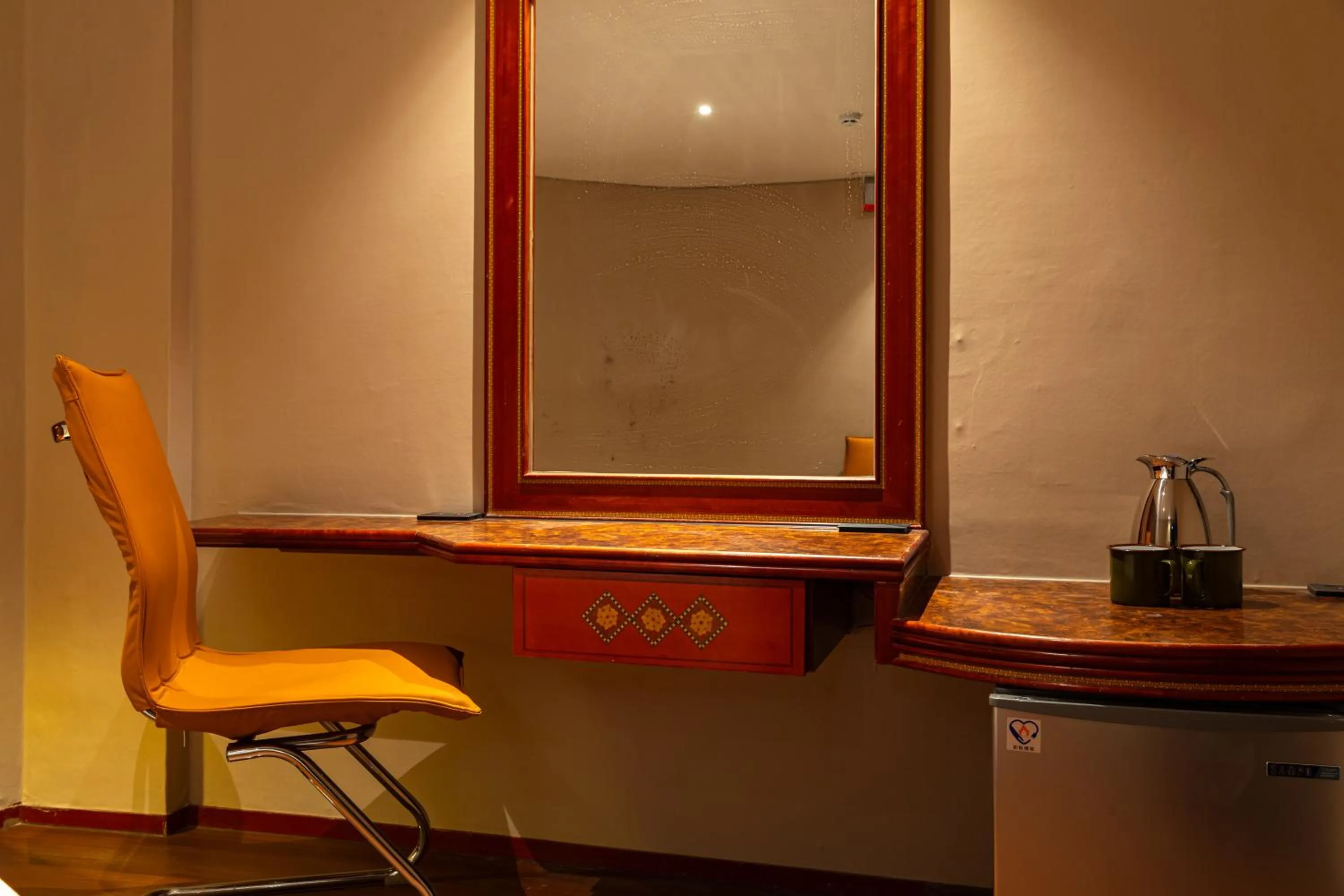 露夏旅社 l 納康商旅 l 智能入住 l 鄰近花園夜市