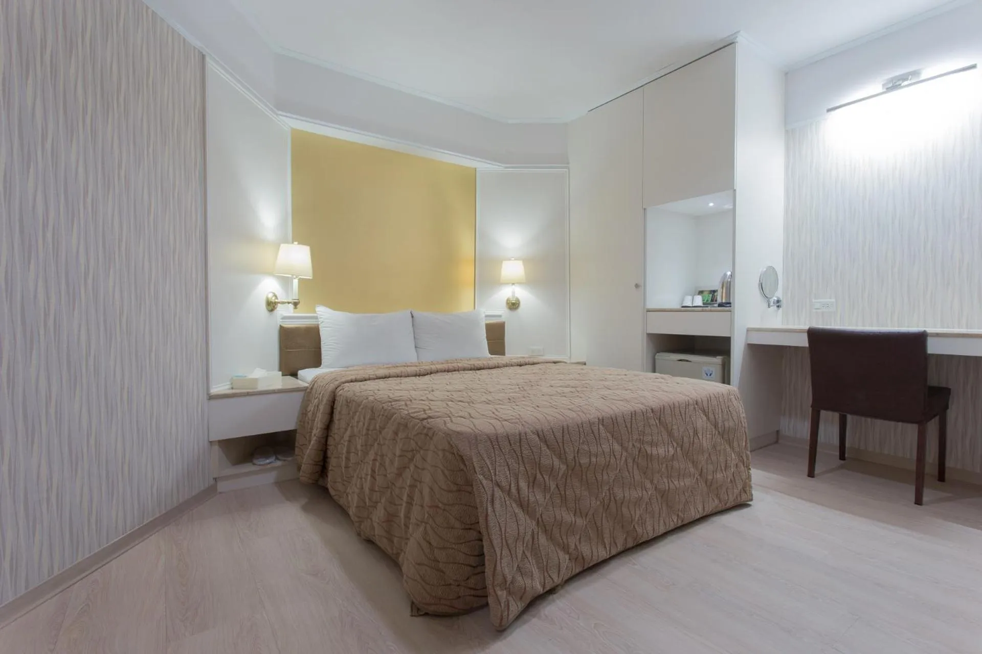 Bed in Monalisa Hotel